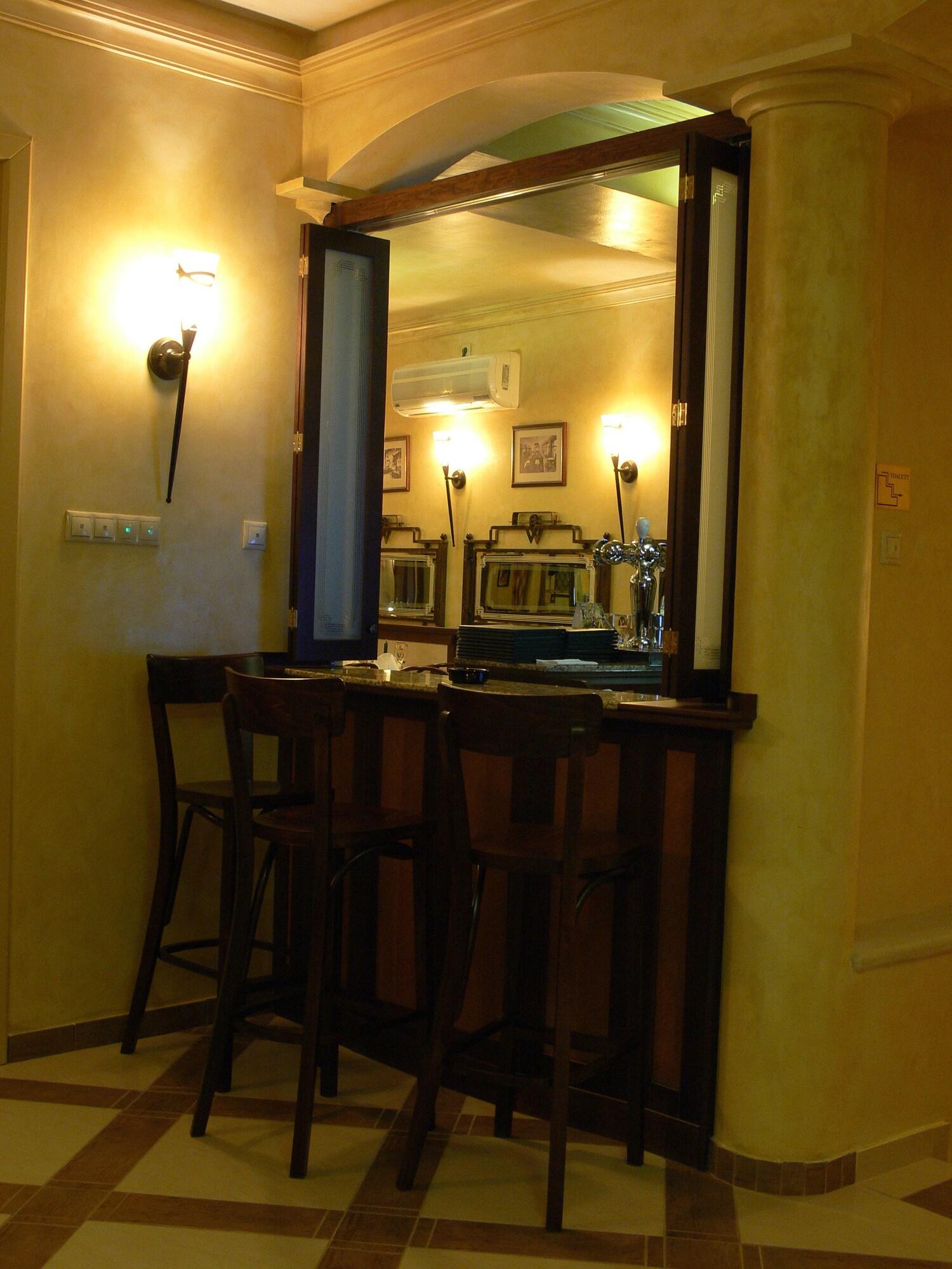Bar/Salón Öreg Miskolcz Hotel
