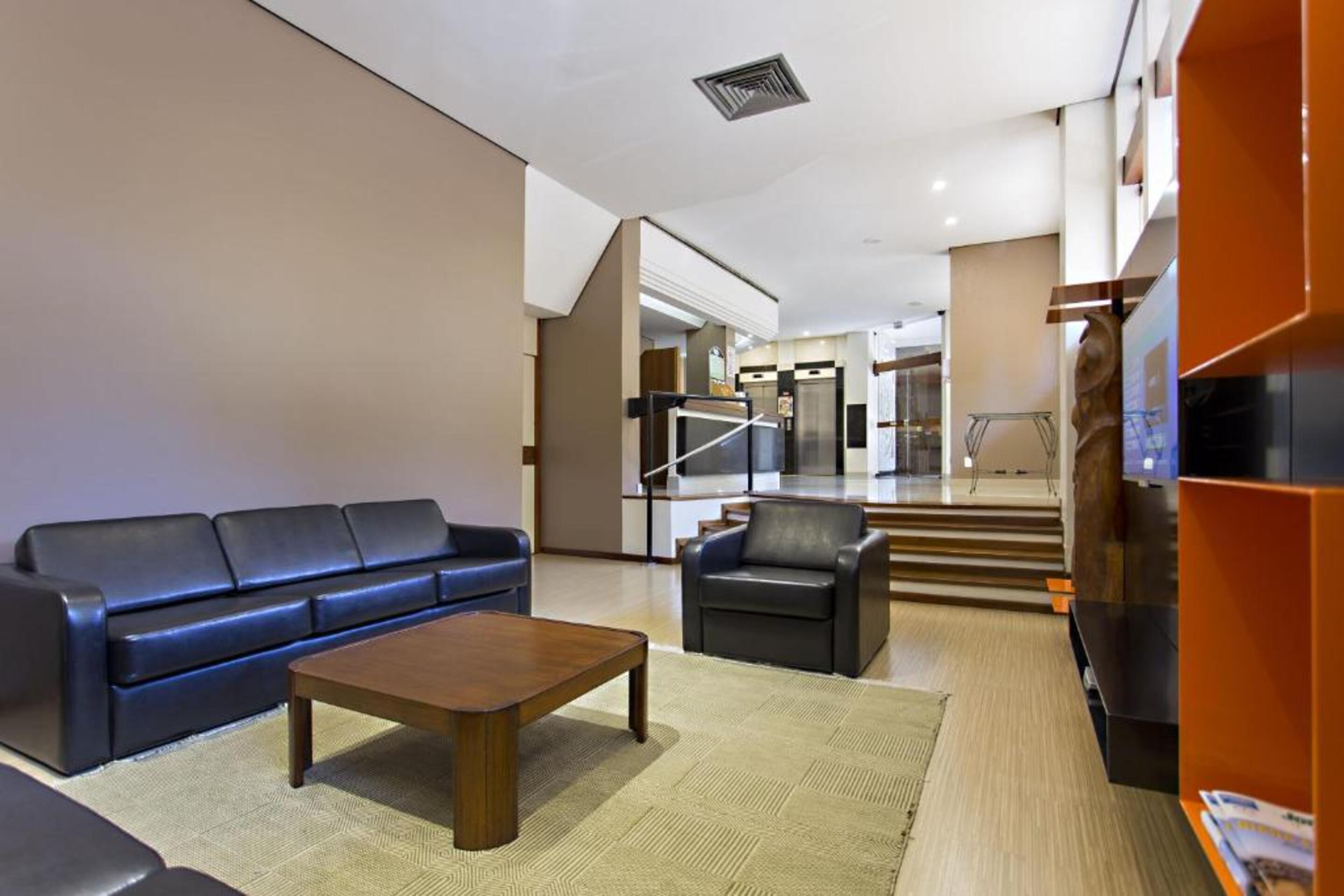 Vista Lobby Black Stream Hotel