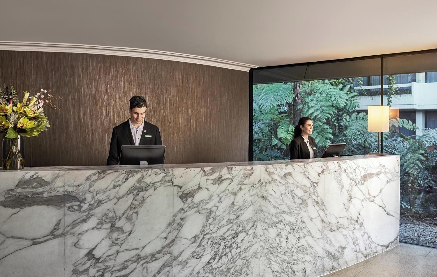Vista Lobby Holiday Inn Warwick Farm by IHG
