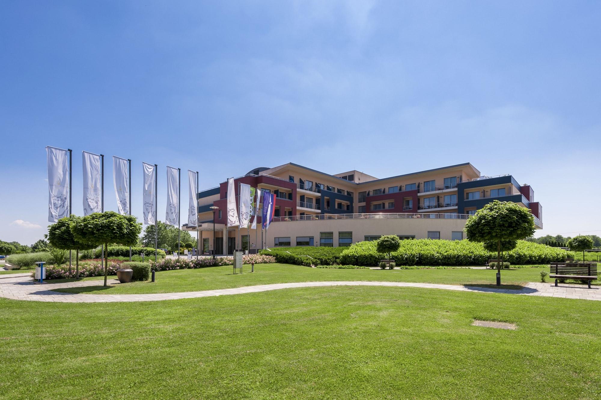 Vista Exterior Grand Hotel Primus - Sava Hotels & Resorts