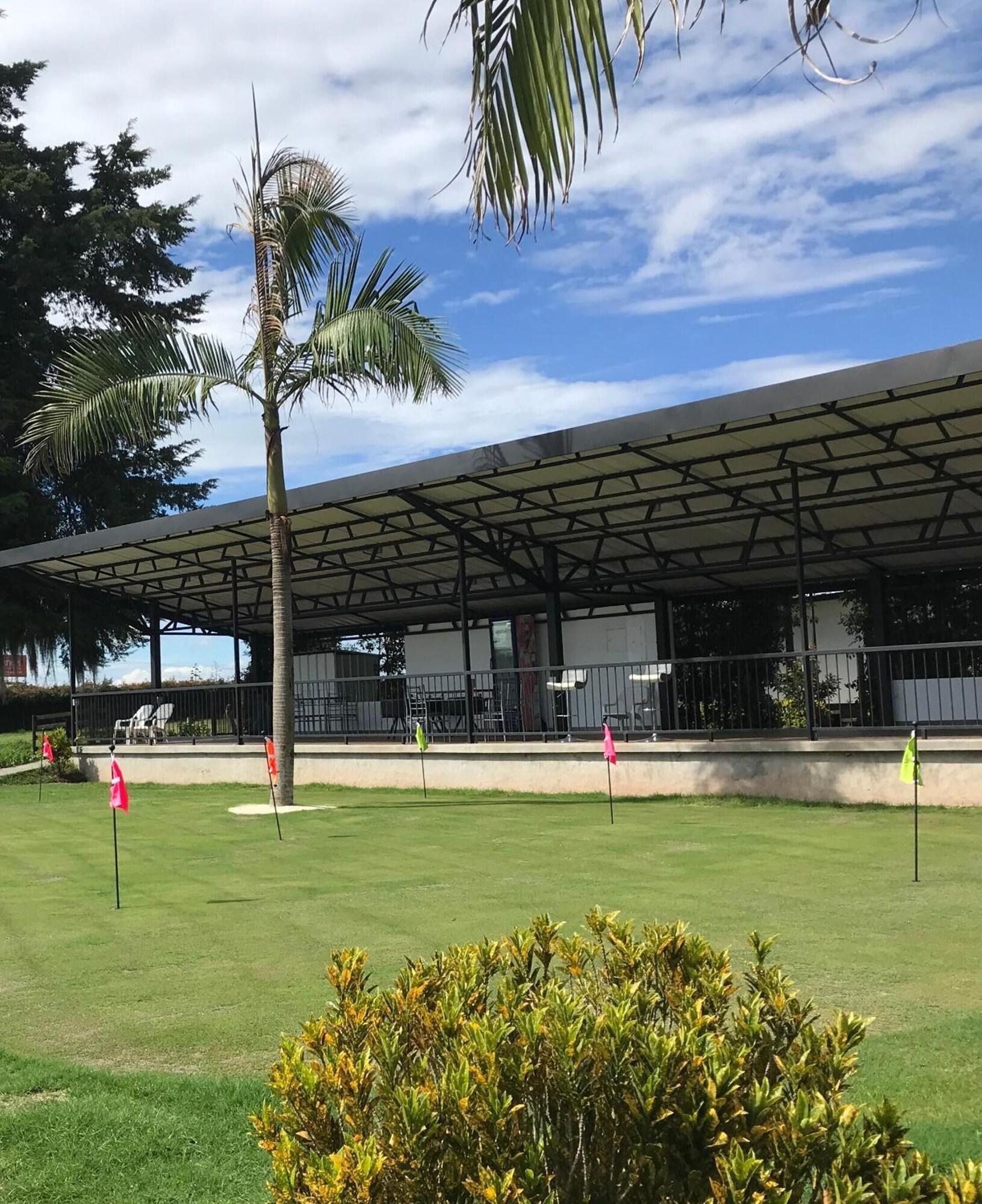 Instalaciones Recreativas Isak Hotel & Golf Airport