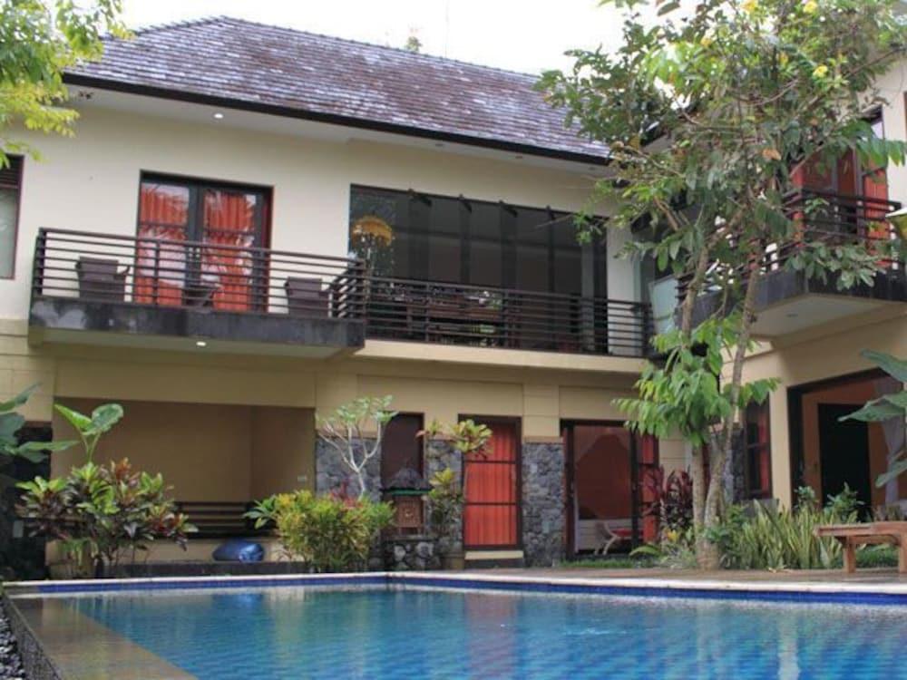 Vista Piscina Puri Taman Sari Hotel