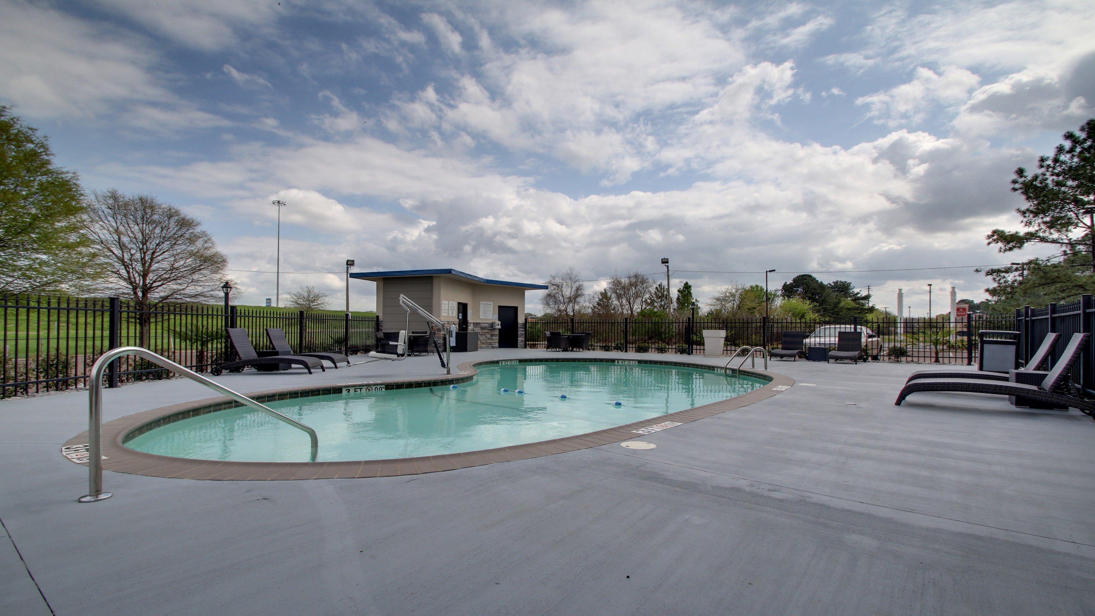 Vista Piscina Holiday Inn Express and Suites Jackson Downtown Co