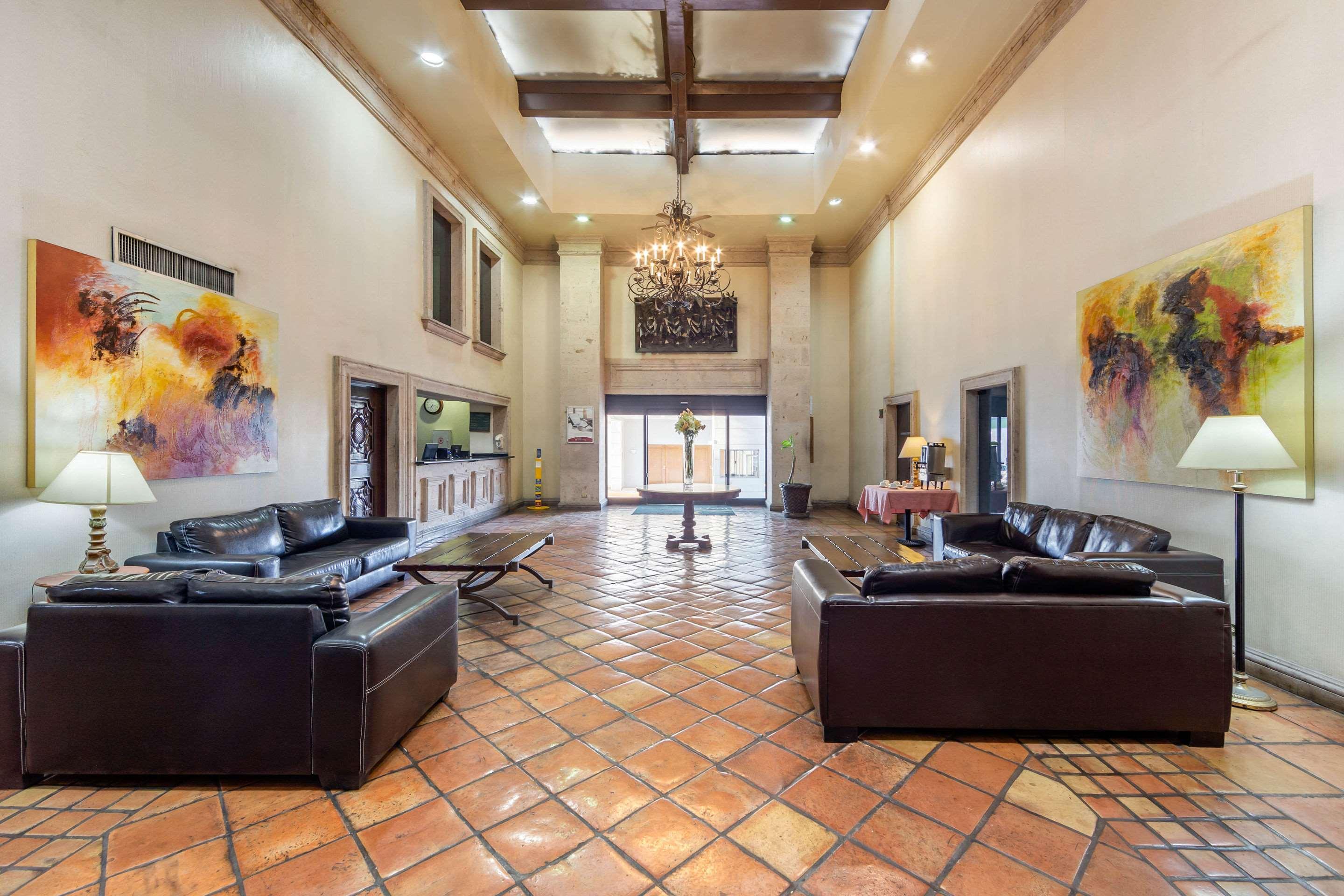 Vista Lobby Tru by Hilton Saltillo
