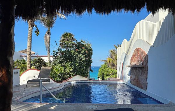 OCEAN FRONT-MEXICAN STYLE VILLA WITH CARIBBEAN BLUE SEA VIEWS AND POOL. - Hoteles con parque acuático en Isla Mujeres, México