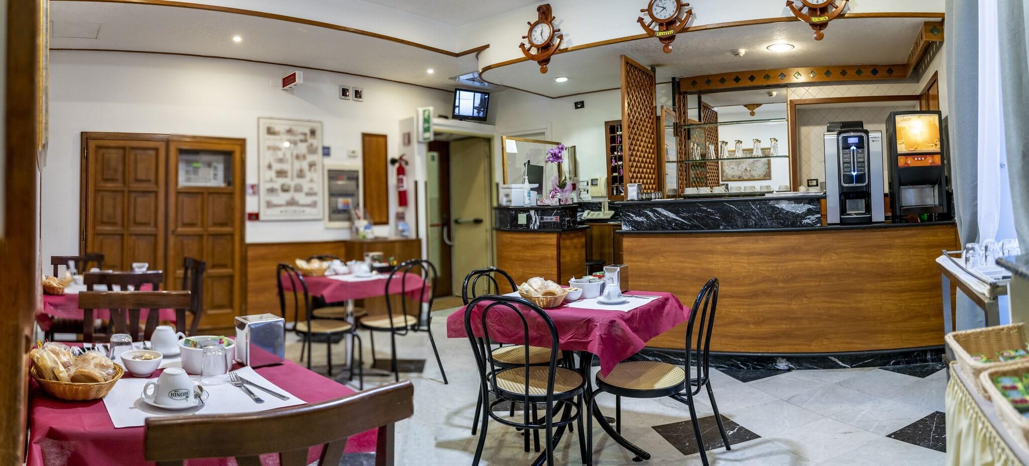 Vista Lobby Hotel Ferrarese Roma