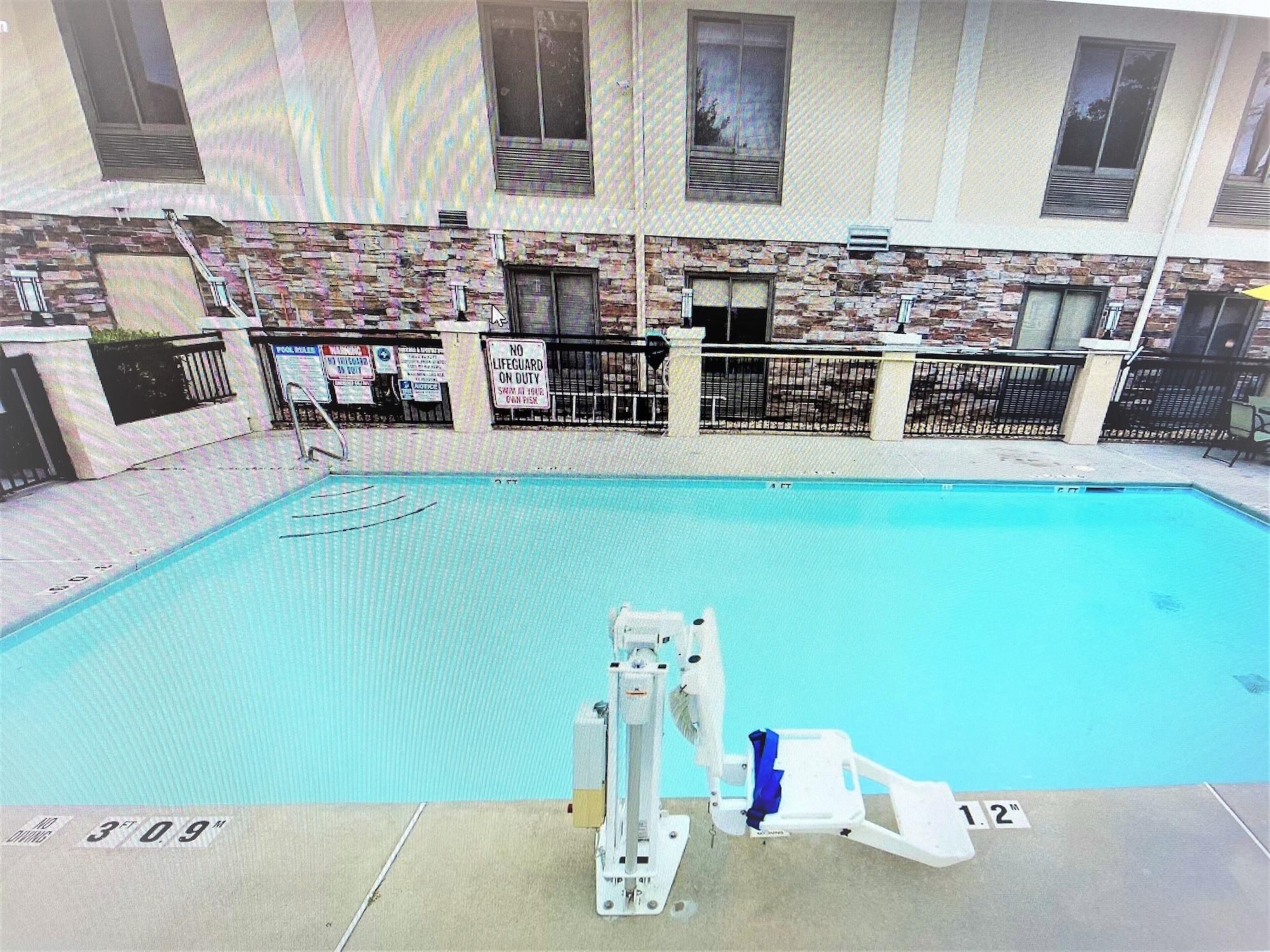 Vista Piscina Holiday Inn Express Atlanta-Stone Mountain by IHG