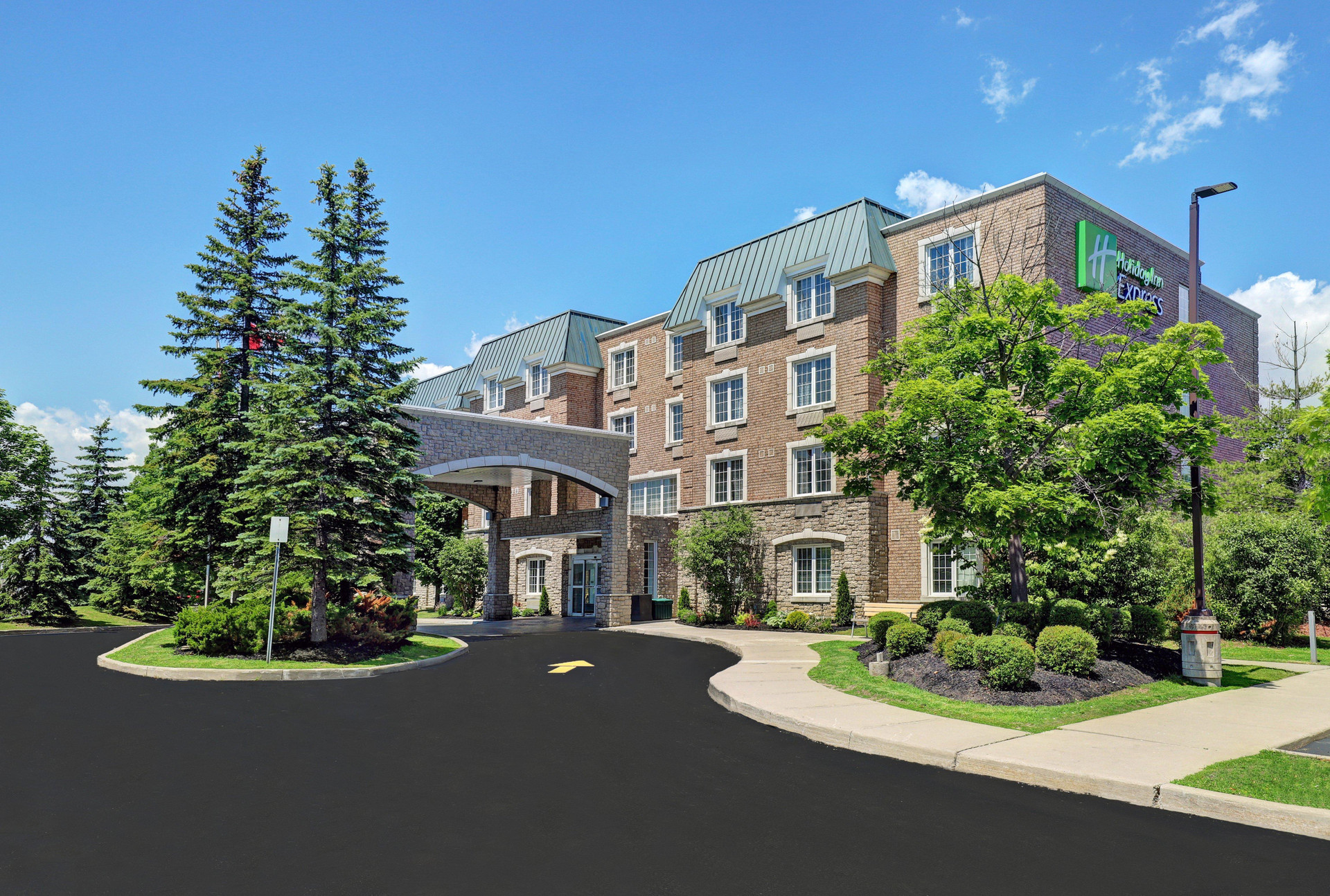 Vista Exterior Holiday Inn Express Whitby Oshawa
