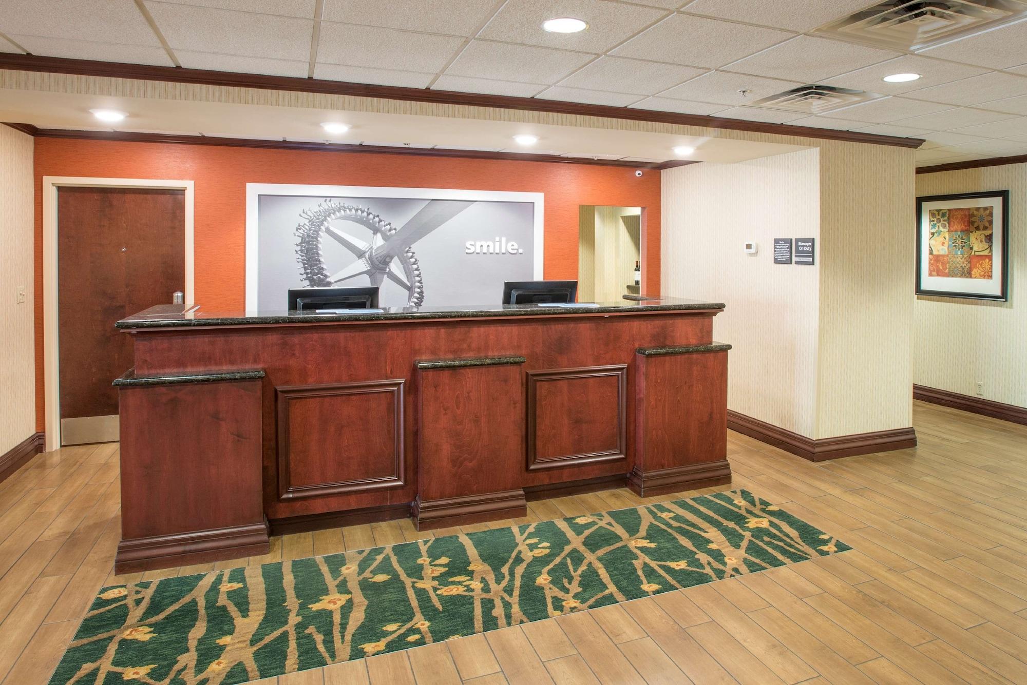Vista Lobby Hampton Inn & Suites Cincinnati-Union Center