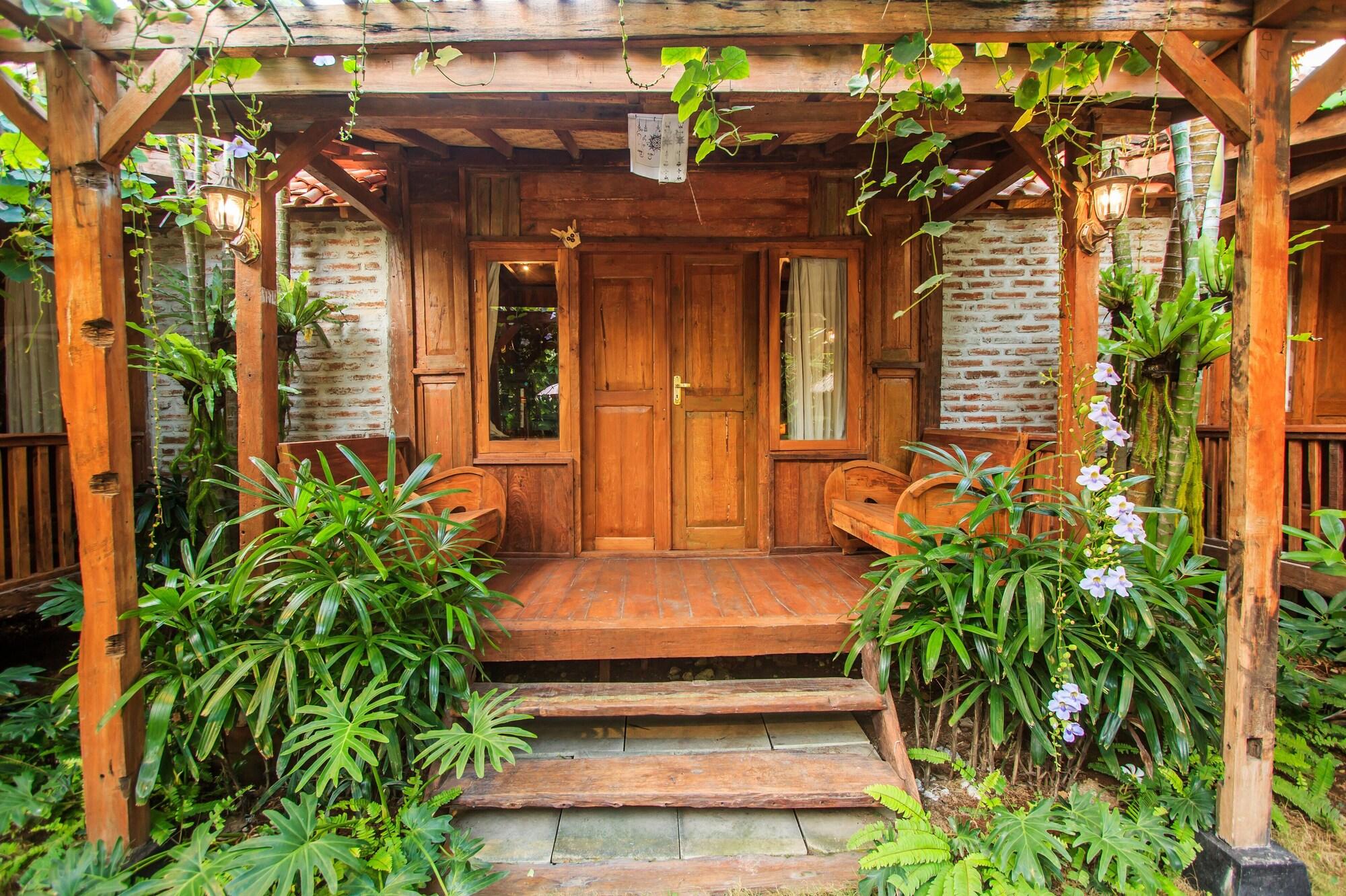 Vista Exterior Bening Hut and Spa