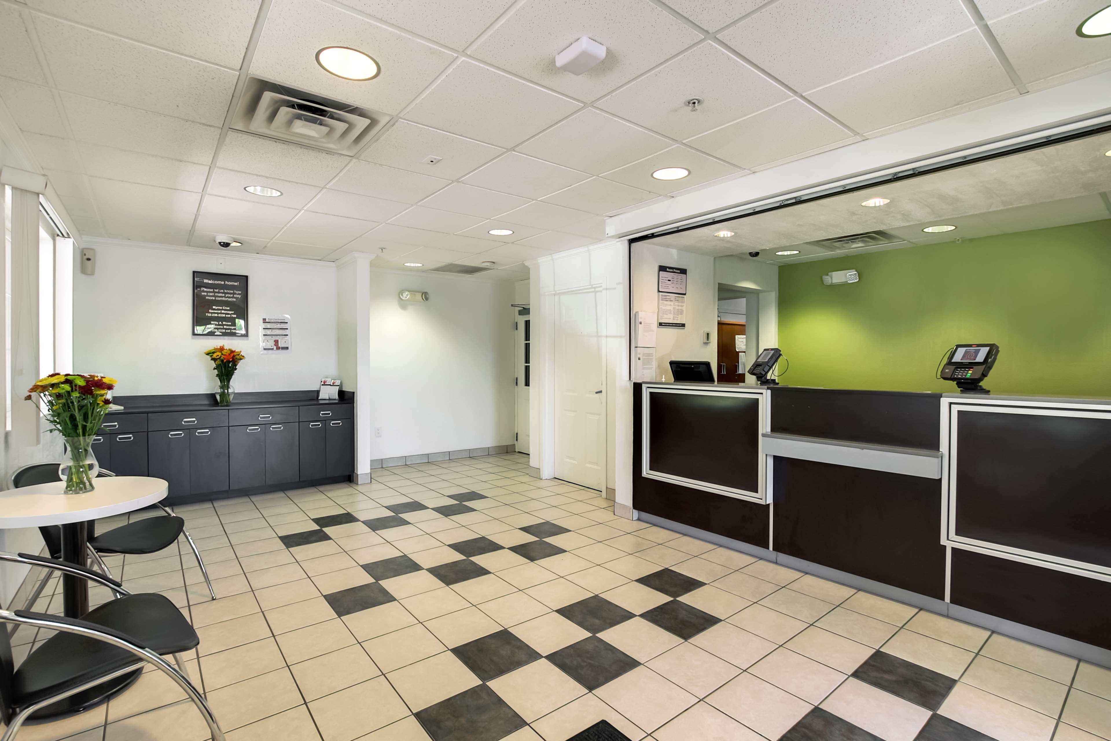 Vista Lobby Studio 6 East Brunswick, NJ - NYC Area