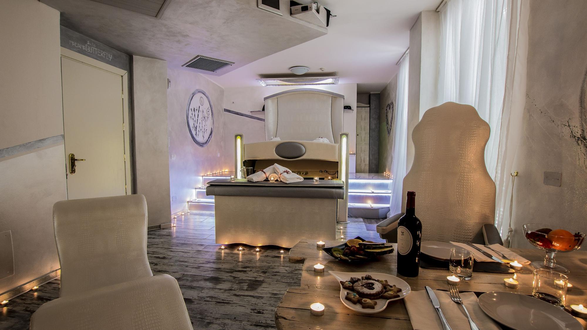 Restaurant Hotel Butterfly - We Suite
