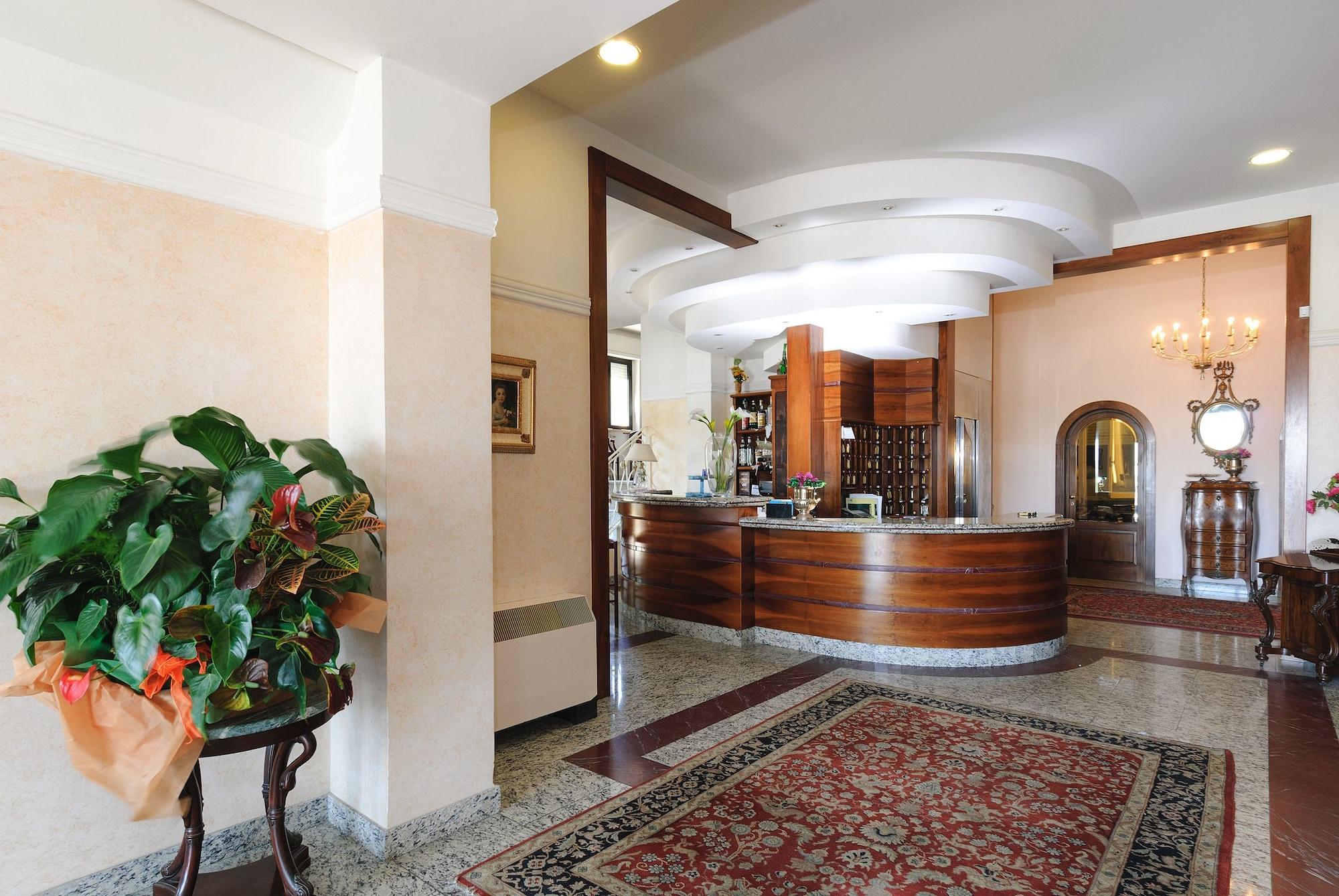Vista Lobby Hotel Residence Villa Jolanda