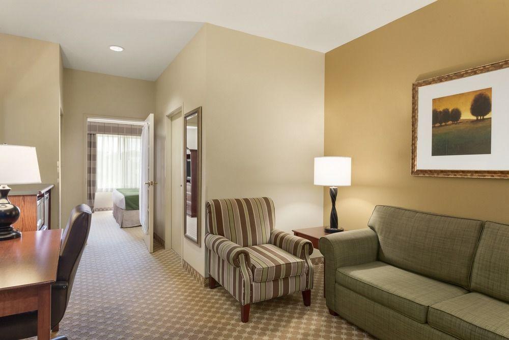 Suite Country Inn & Suites by Radisson, Council Bluffs, IA