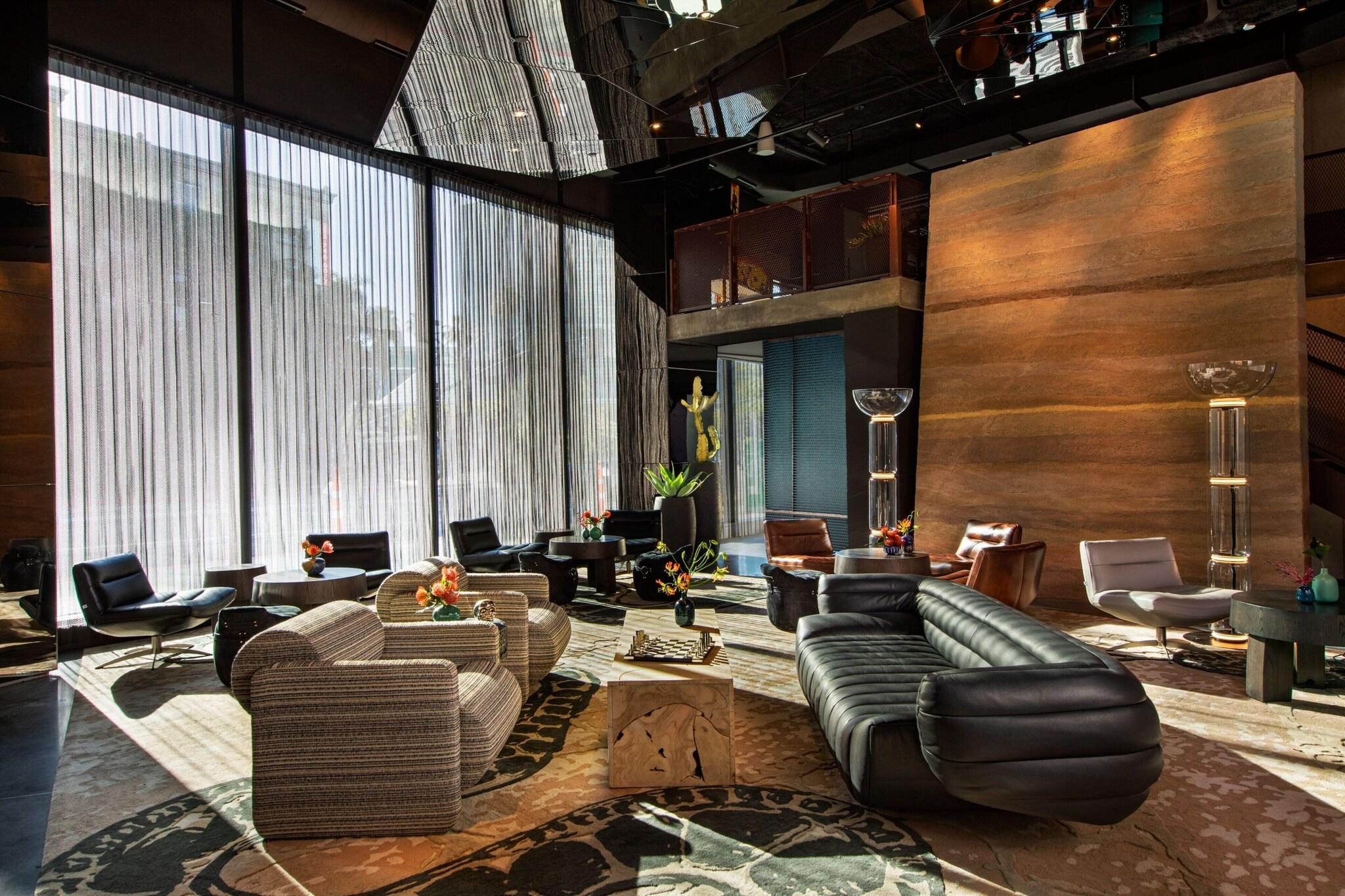 Vista Lobby Moxy Downtown Los Angeles