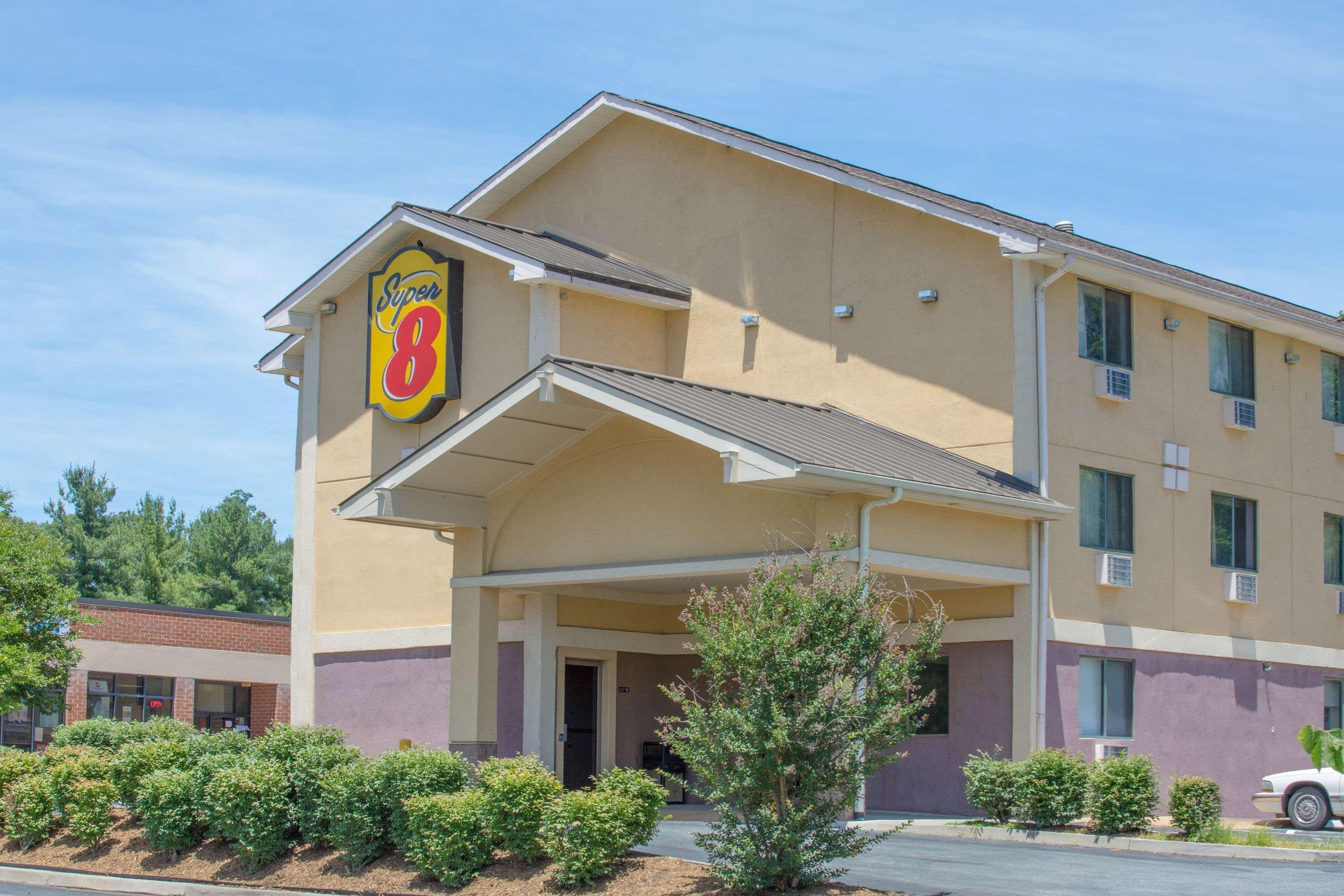 Vista Exterior Super 8 by Wyndham Charlottesville