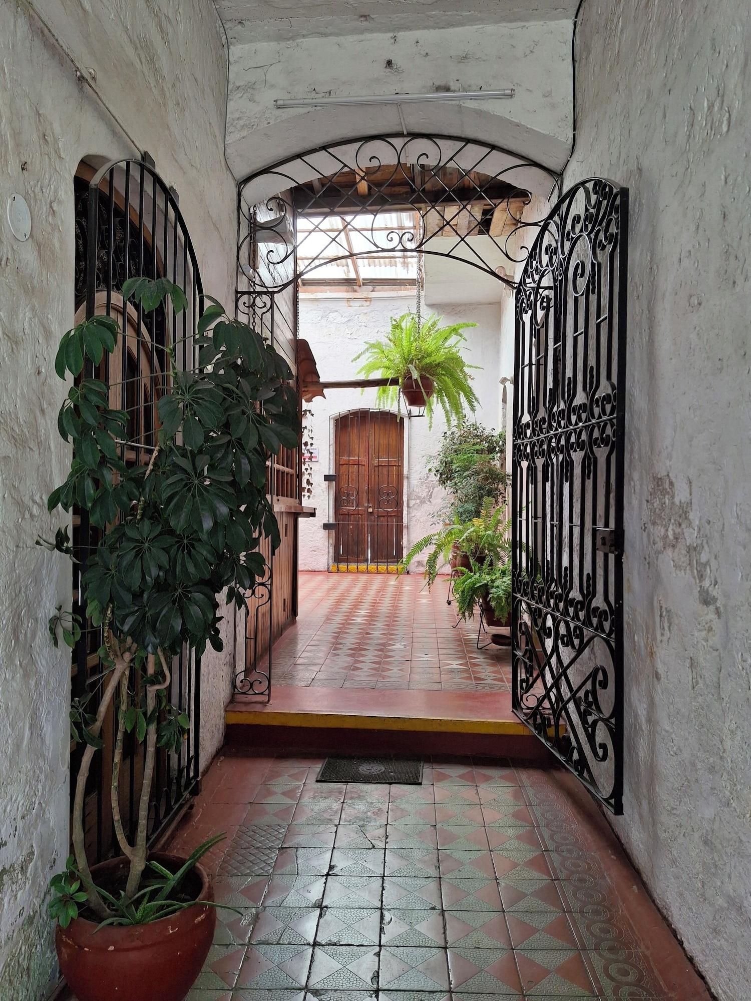 Vista Exterior Hostal Lluvia de Oro