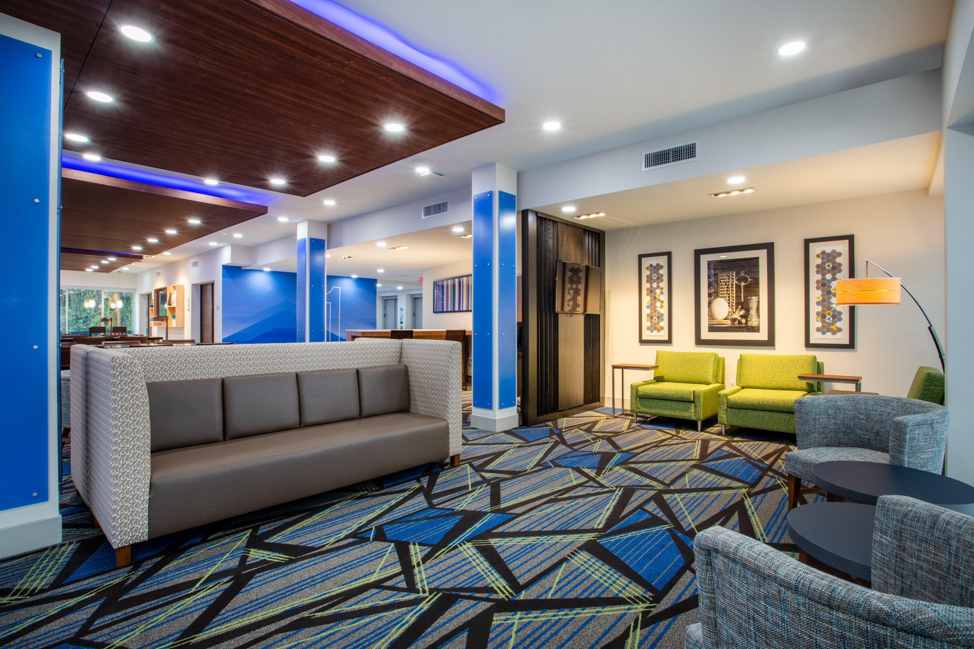 Vista Lobby Holiday Inn Express & Suites Deland South