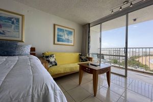 Alquiler Vacacional - Oceanside Penthouse Studio Apartment in Isla Verde w/ Beach Access