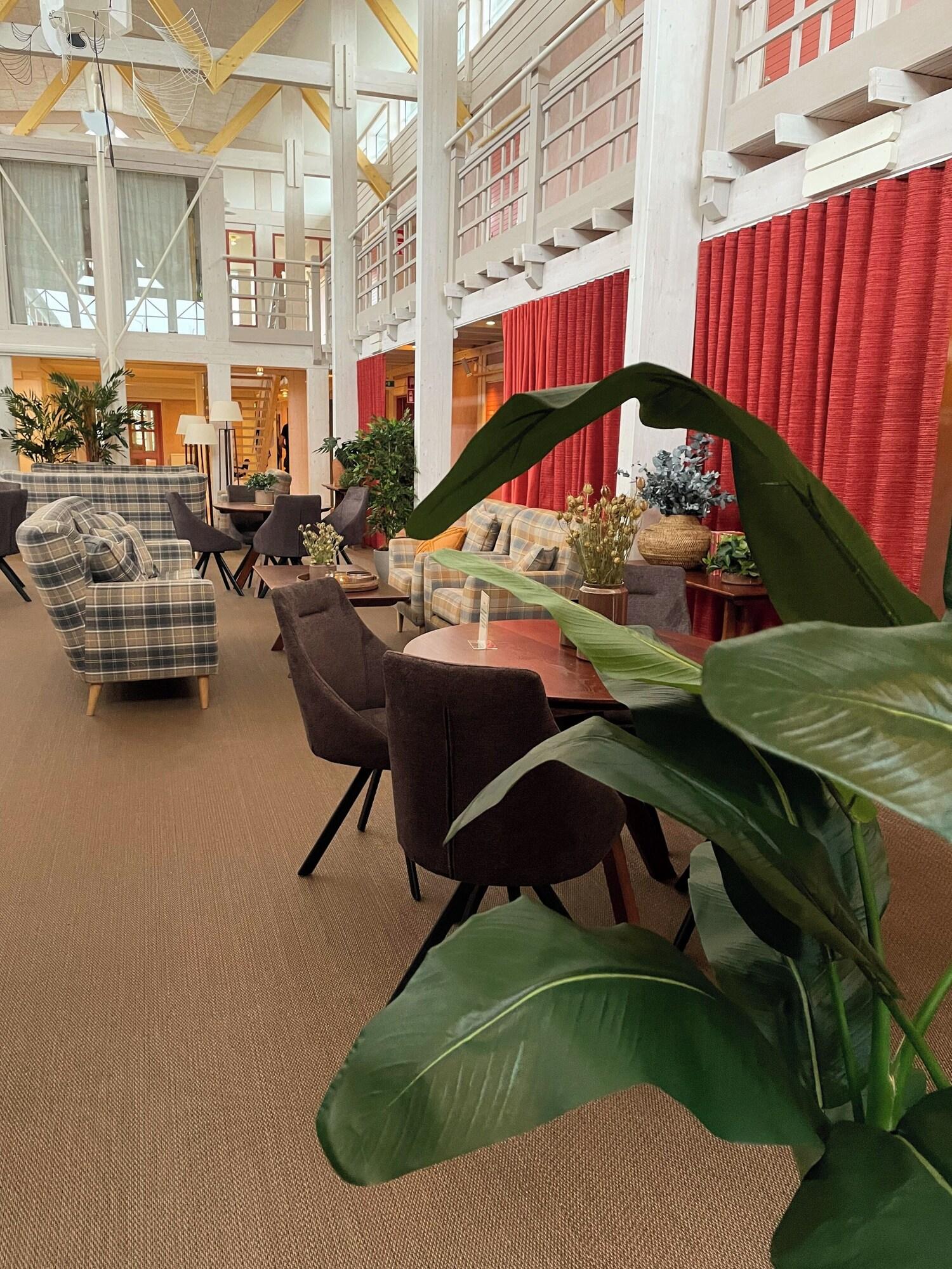 Vista Lobby Gyllene Hornet