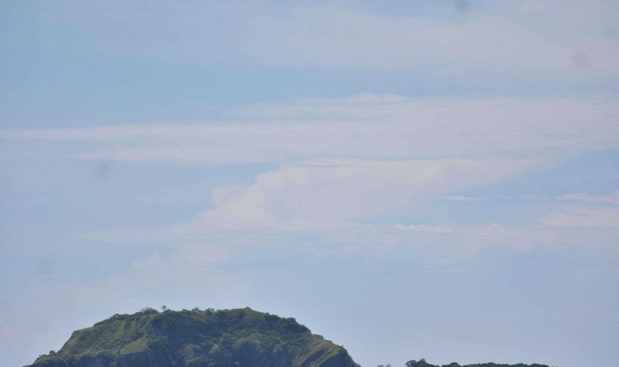 Playa Del Mar Home Stay and Cafe