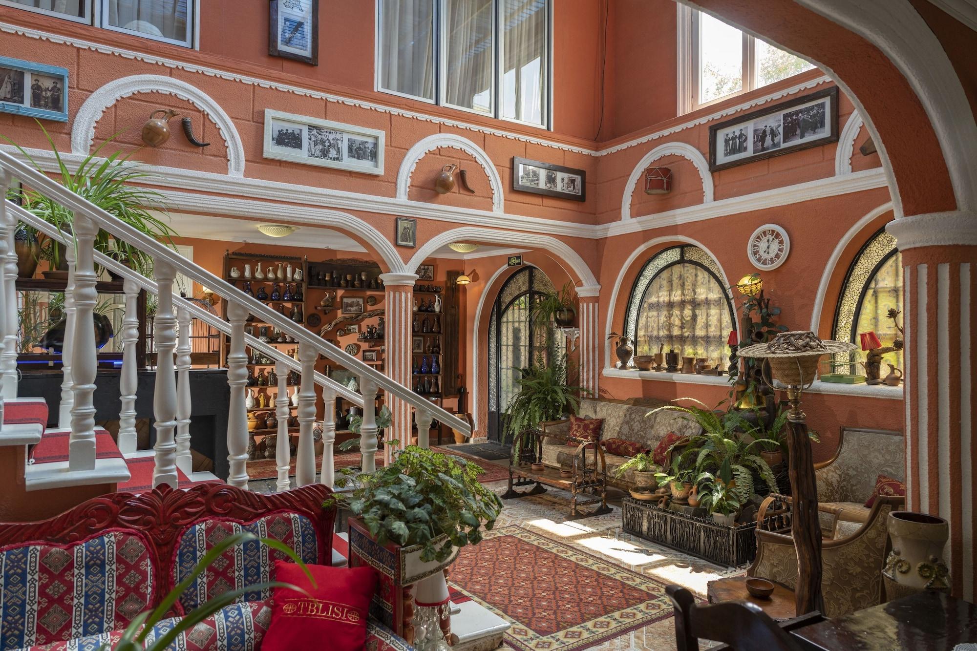 Varios Elia Boutique Hostel & Apart-Hotel