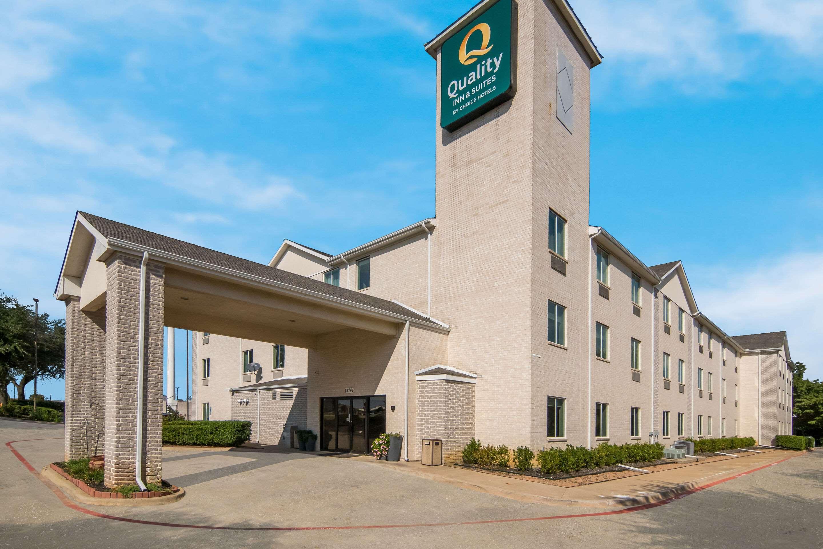 Vista Exterior Quality Inn & Suites Roanoke - Fort Worth North