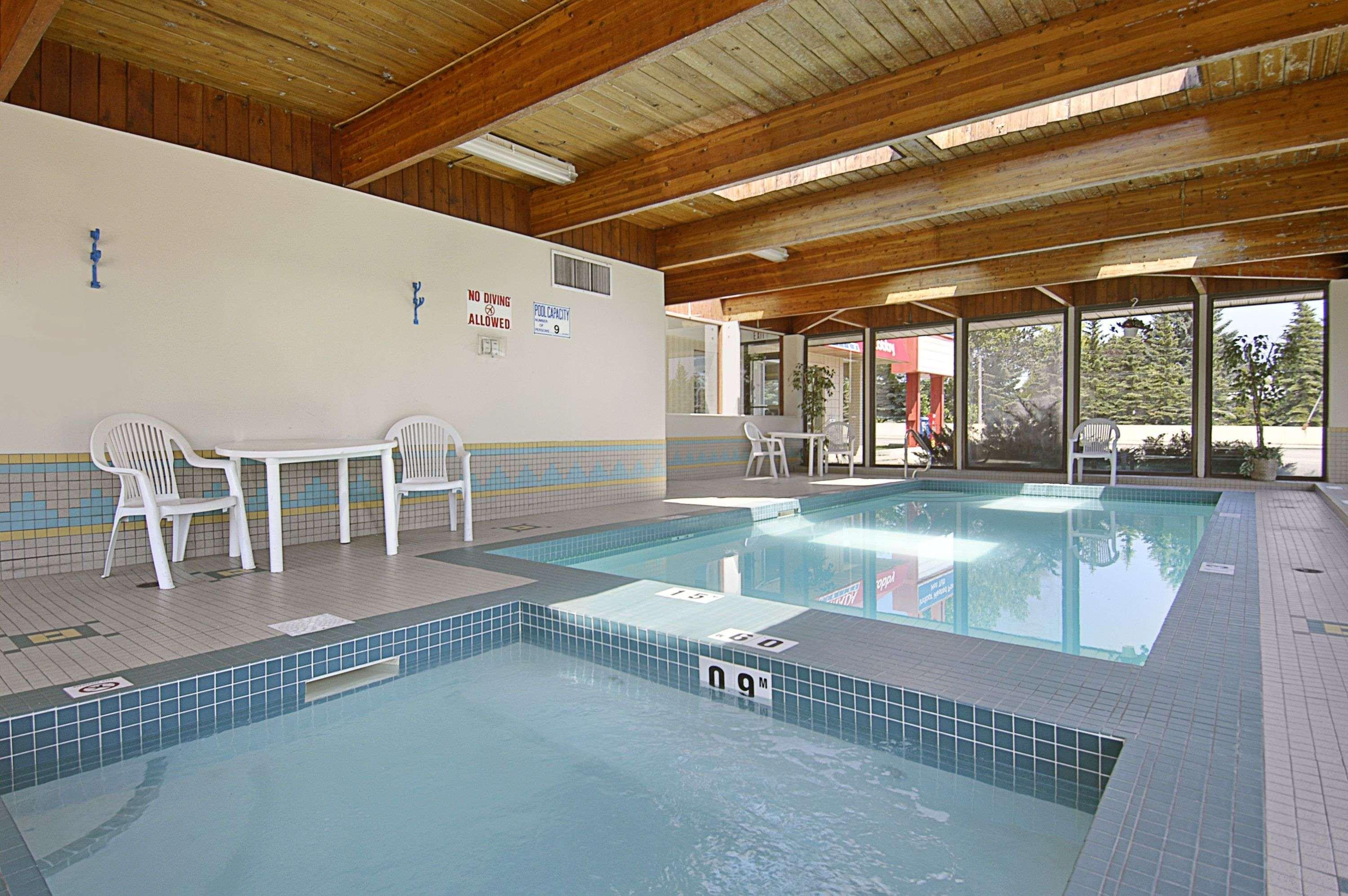 Vista Piscina Metro Inn Calgary Northwest