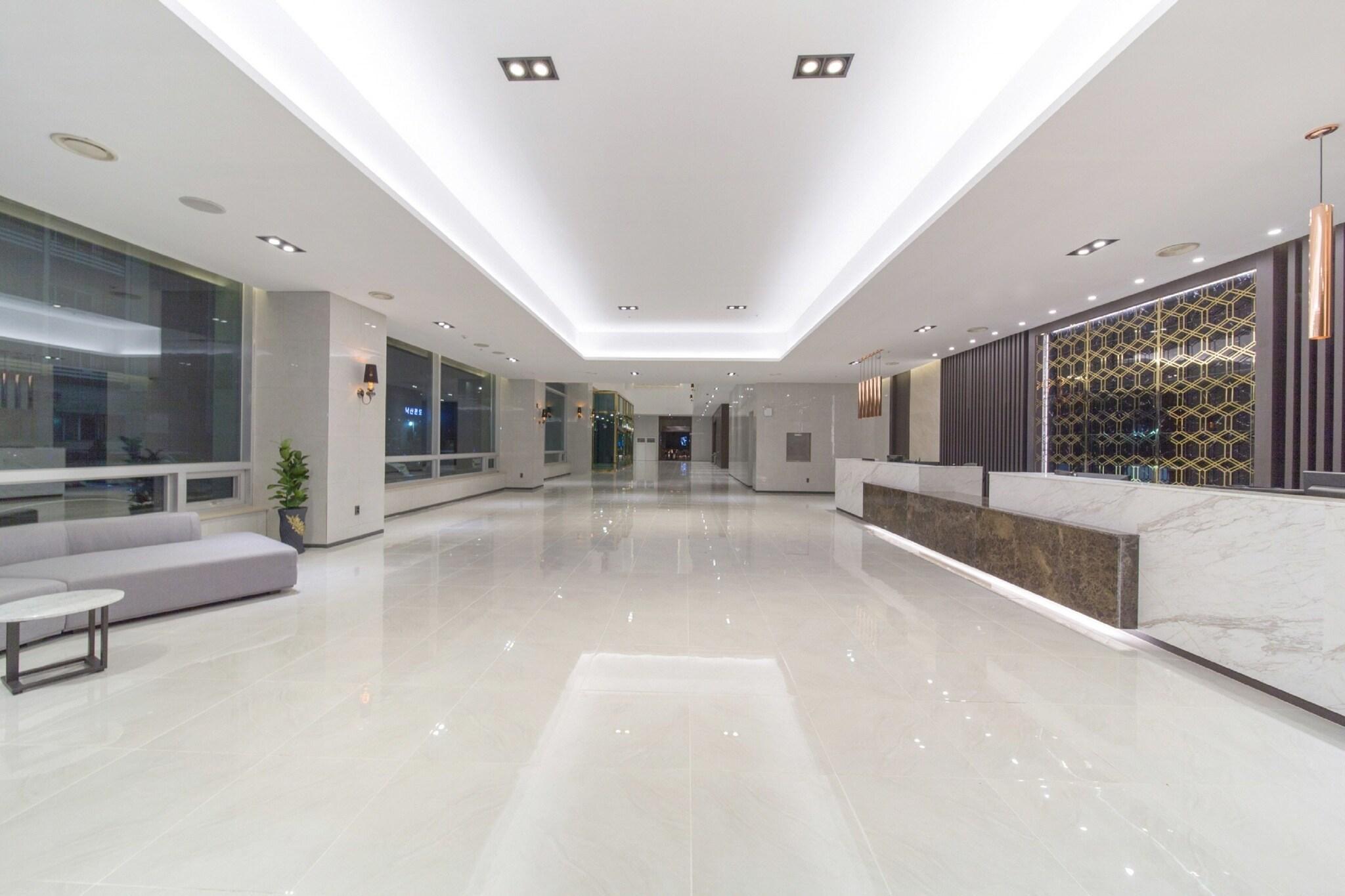 Vista Lobby Dignity Hotel