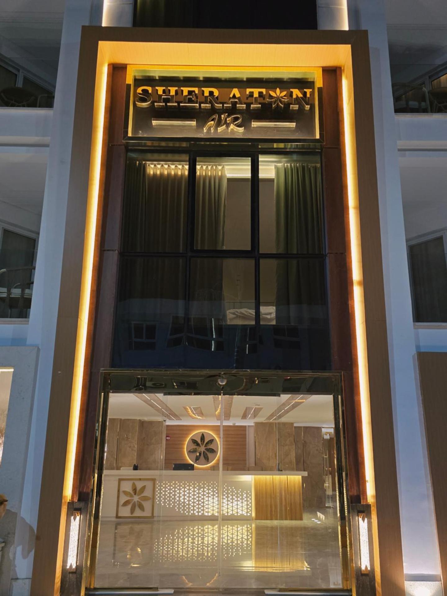 Varios Sheraton Air Hotel