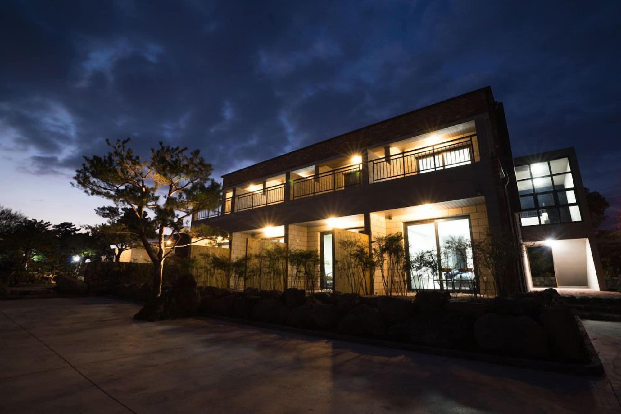 Varios Misoga Pension