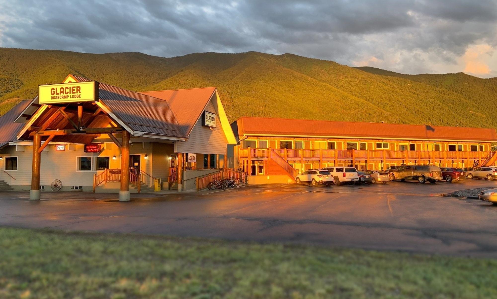 Varios Glacier Basecamp Lodge