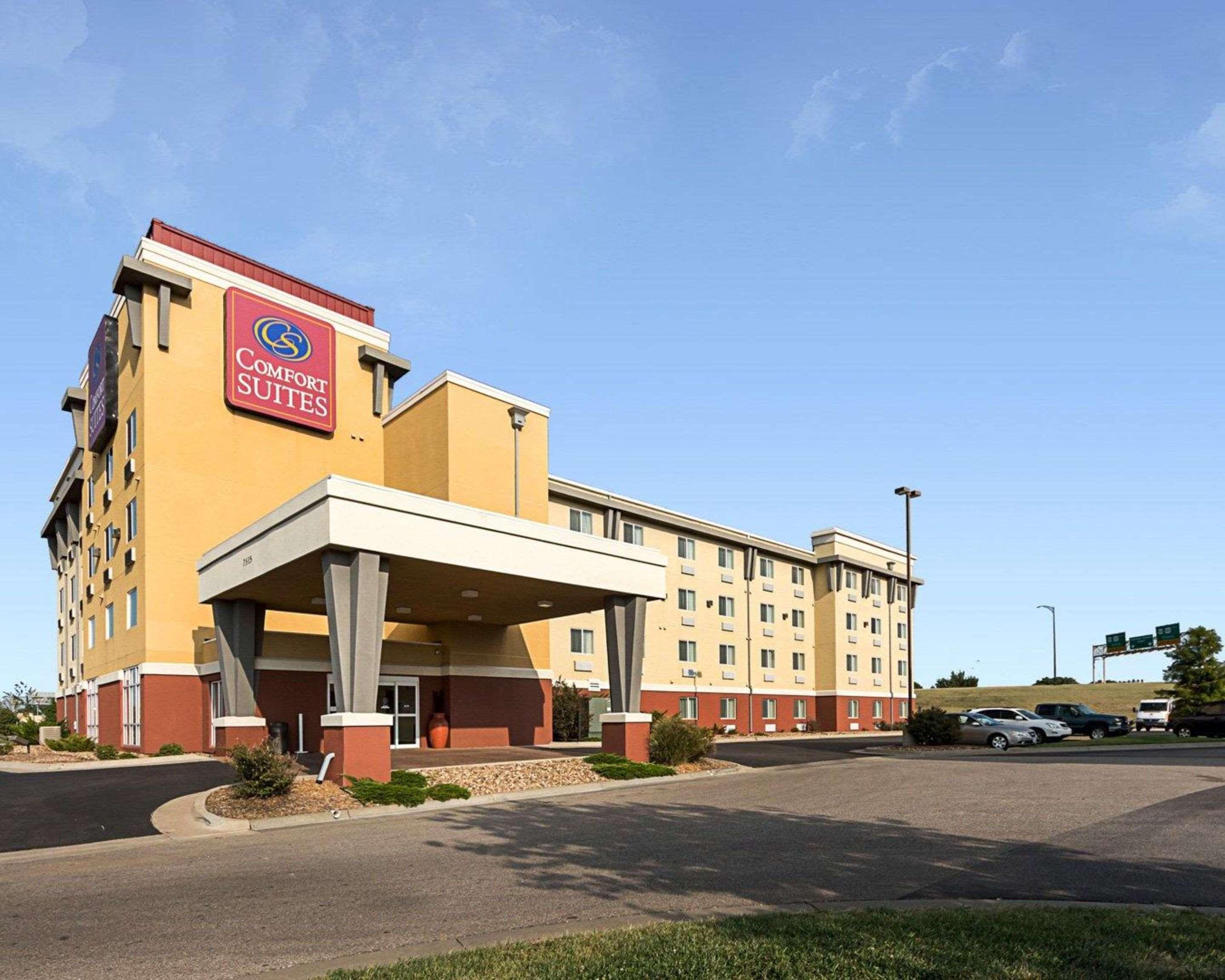 Vista Exterior Comfort Suites Airport