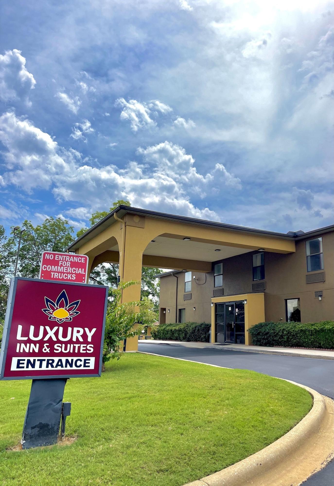 Vista Exterior Luxury Inn and Suites