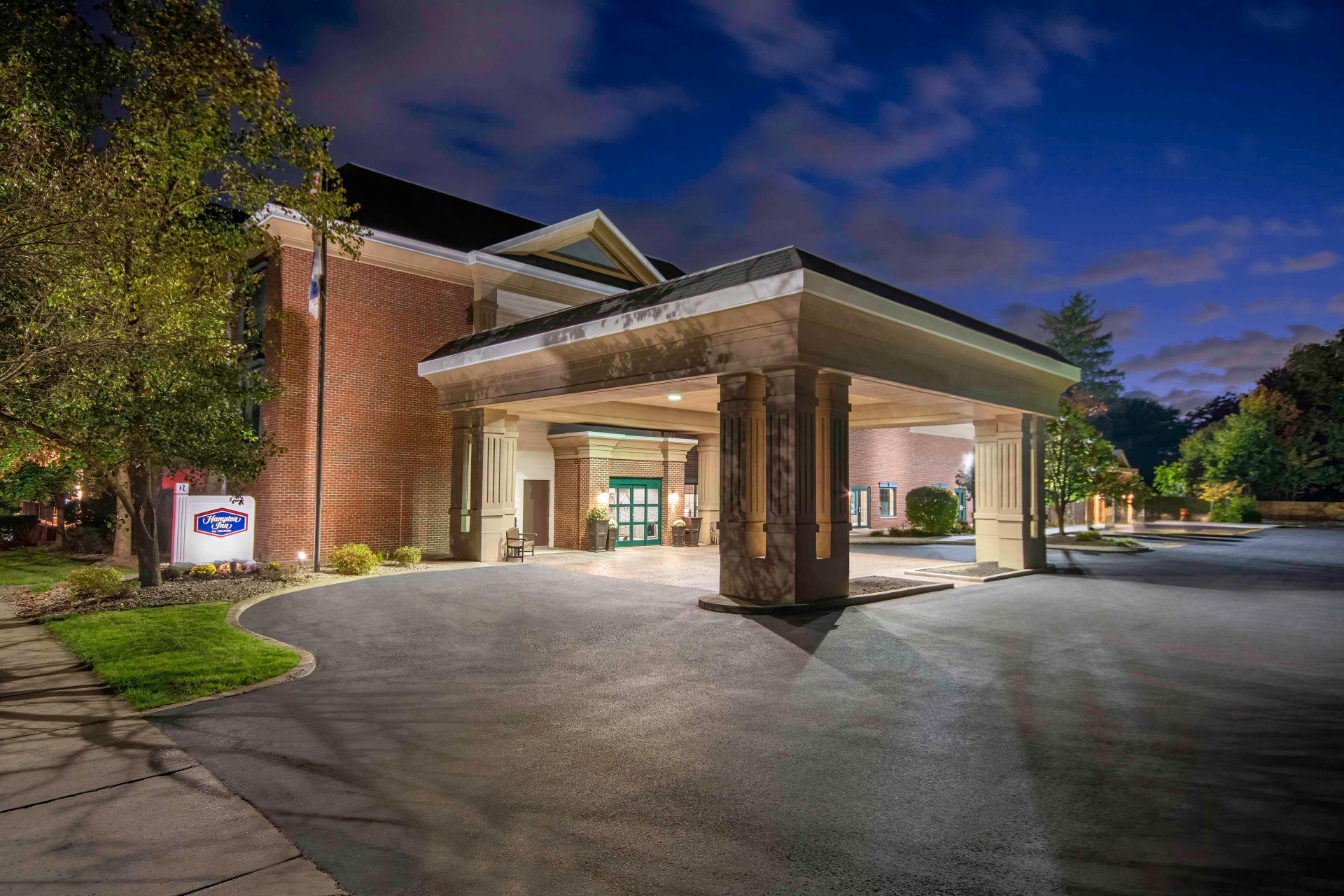 Vista Exterior Hampton Inn East Aurora