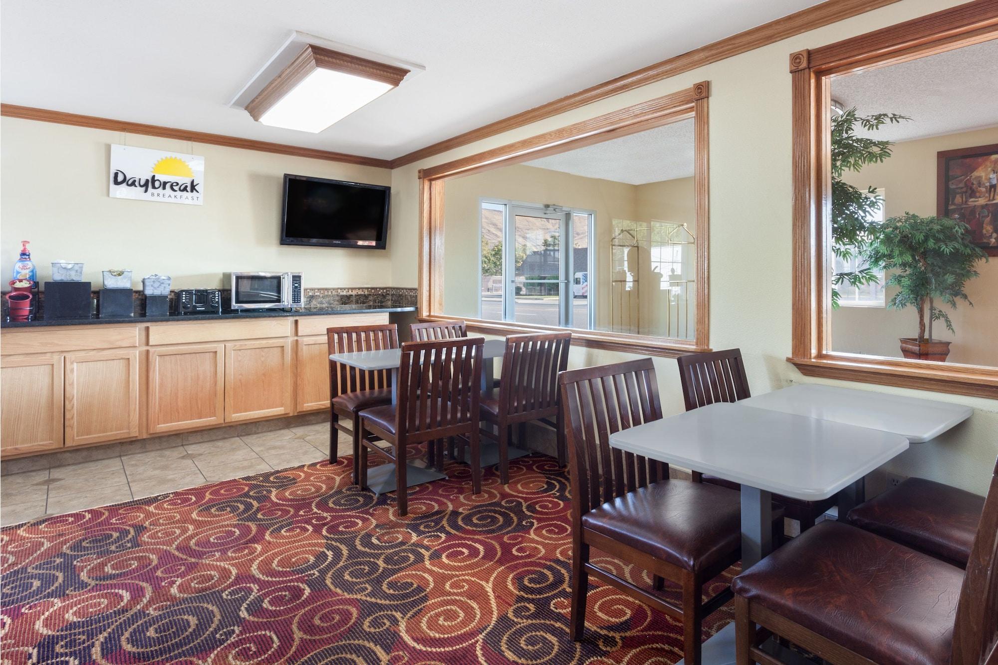 Restaurant Days Inn by Wyndham Yakima
