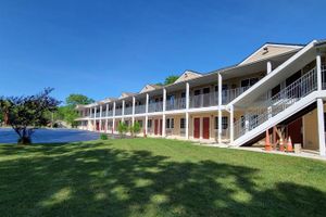 Alojamiento - Atrium Inn