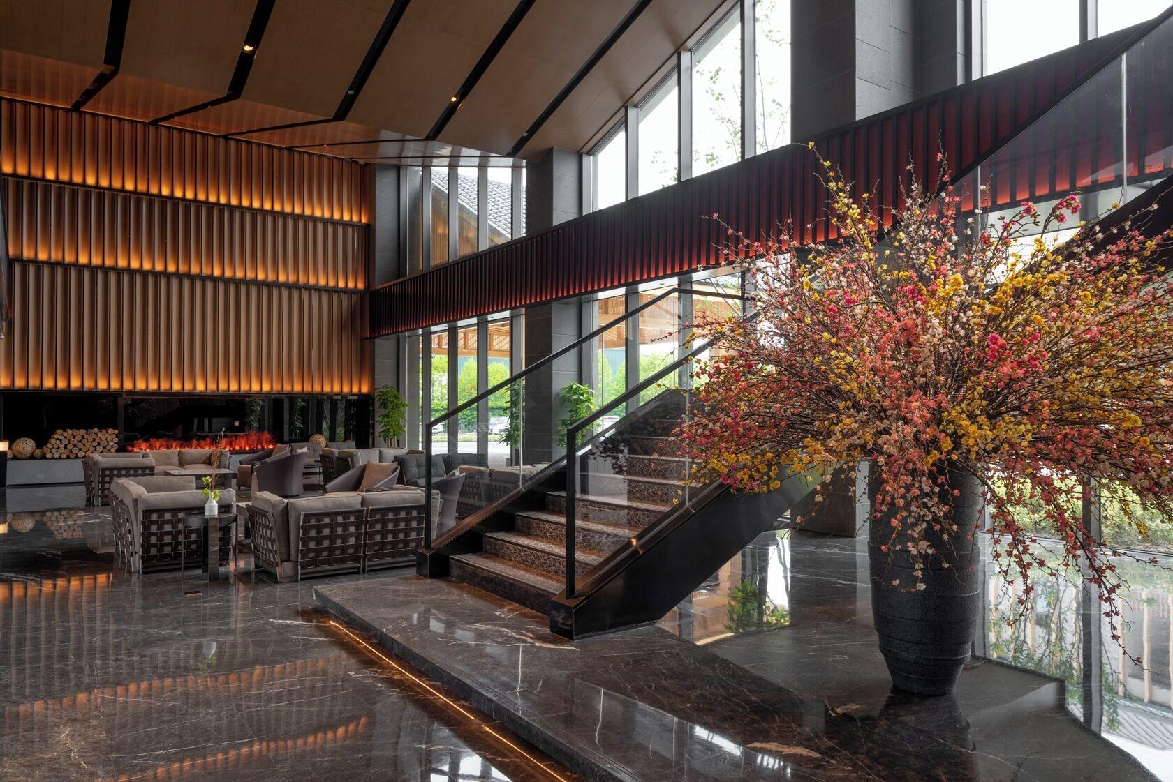 Vista Lobby Hyakumangoku Onsen Hotel