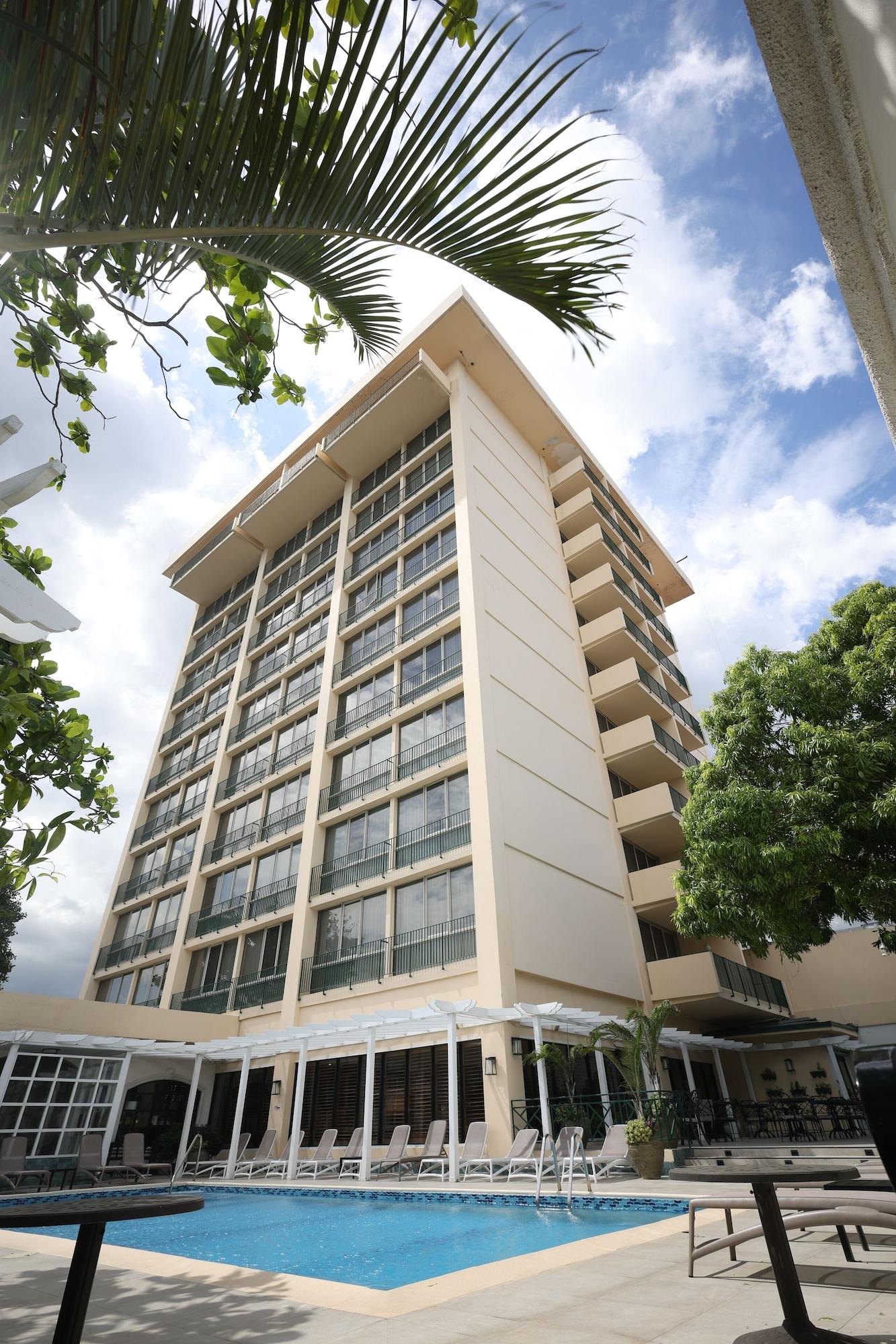 Vista Exterior The Courtleigh Hotel and Suites