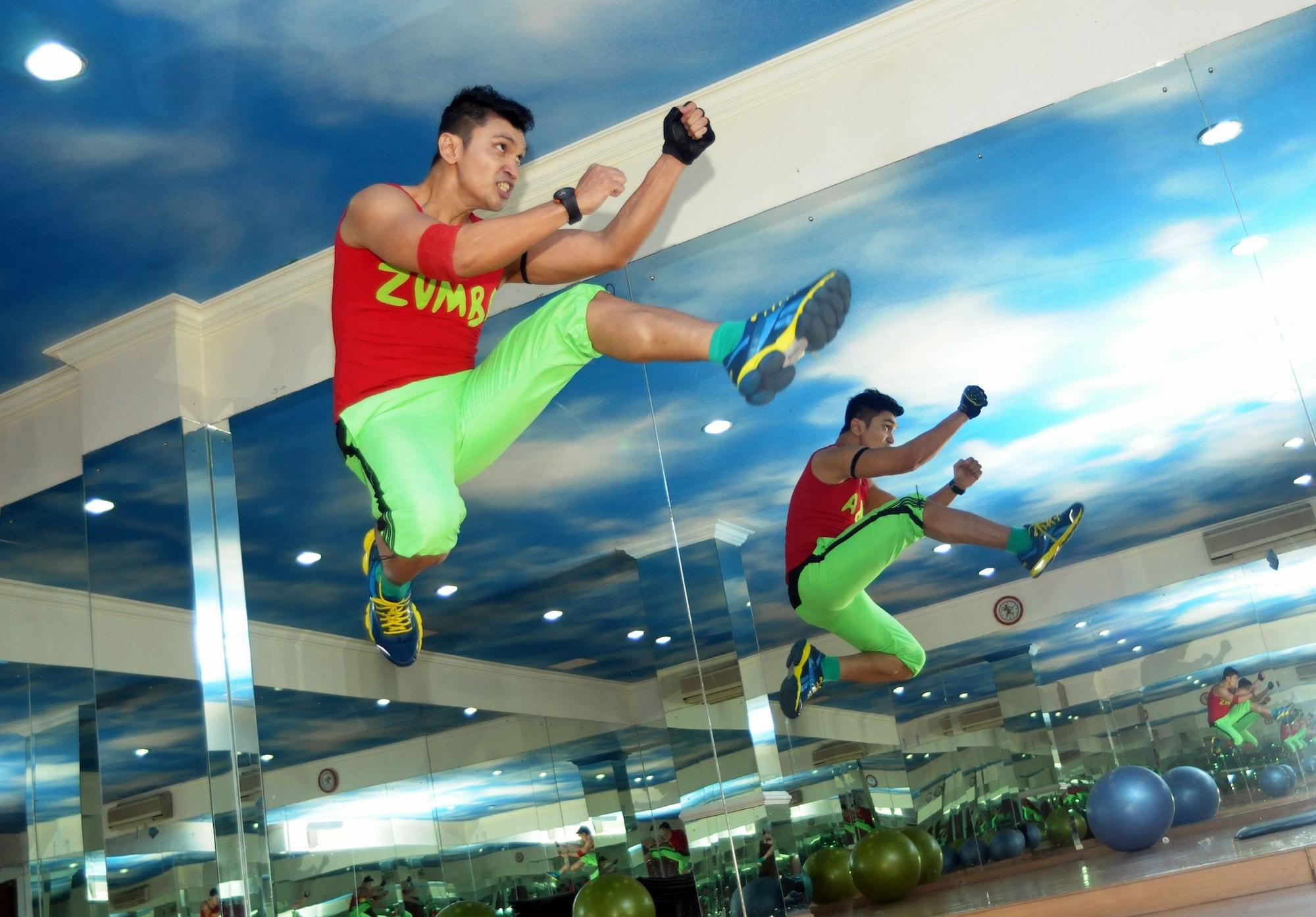 Gimnasio Surabaya Suites Hotel Powered by Archipelago