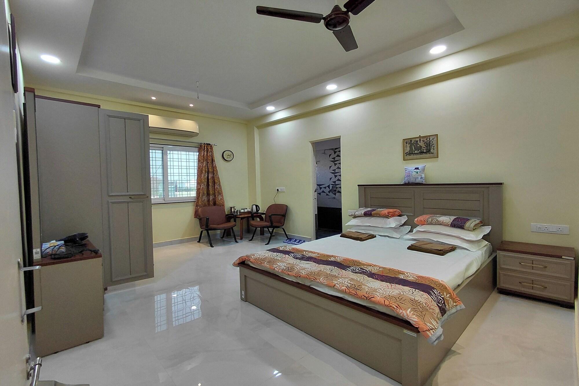 Varios V & U Homestay Sadar