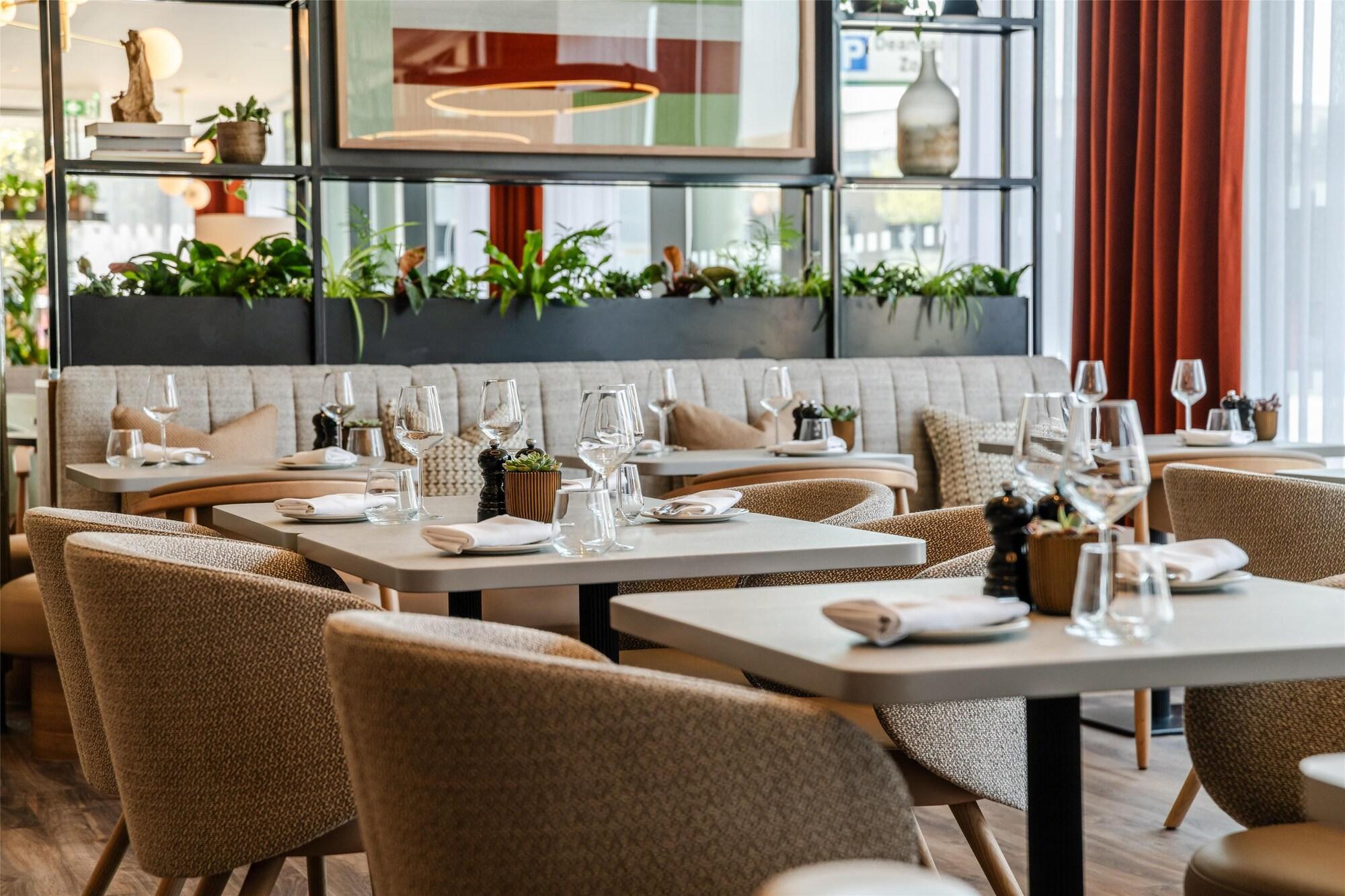 Restaurant Radisson Hotel Manchester City Centre, A Verified Net Zero Hotel