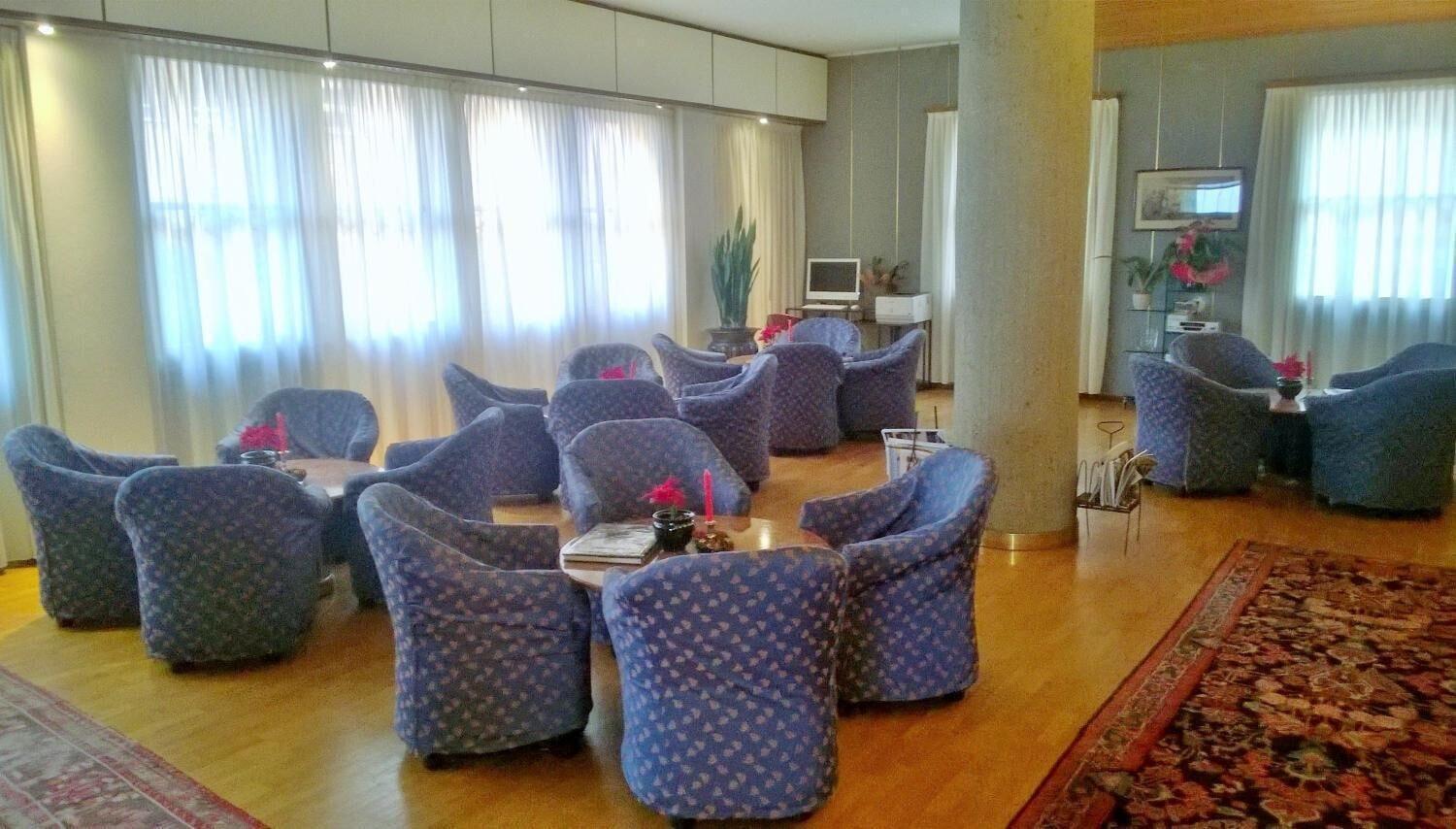 Vista Lobby Napoleon