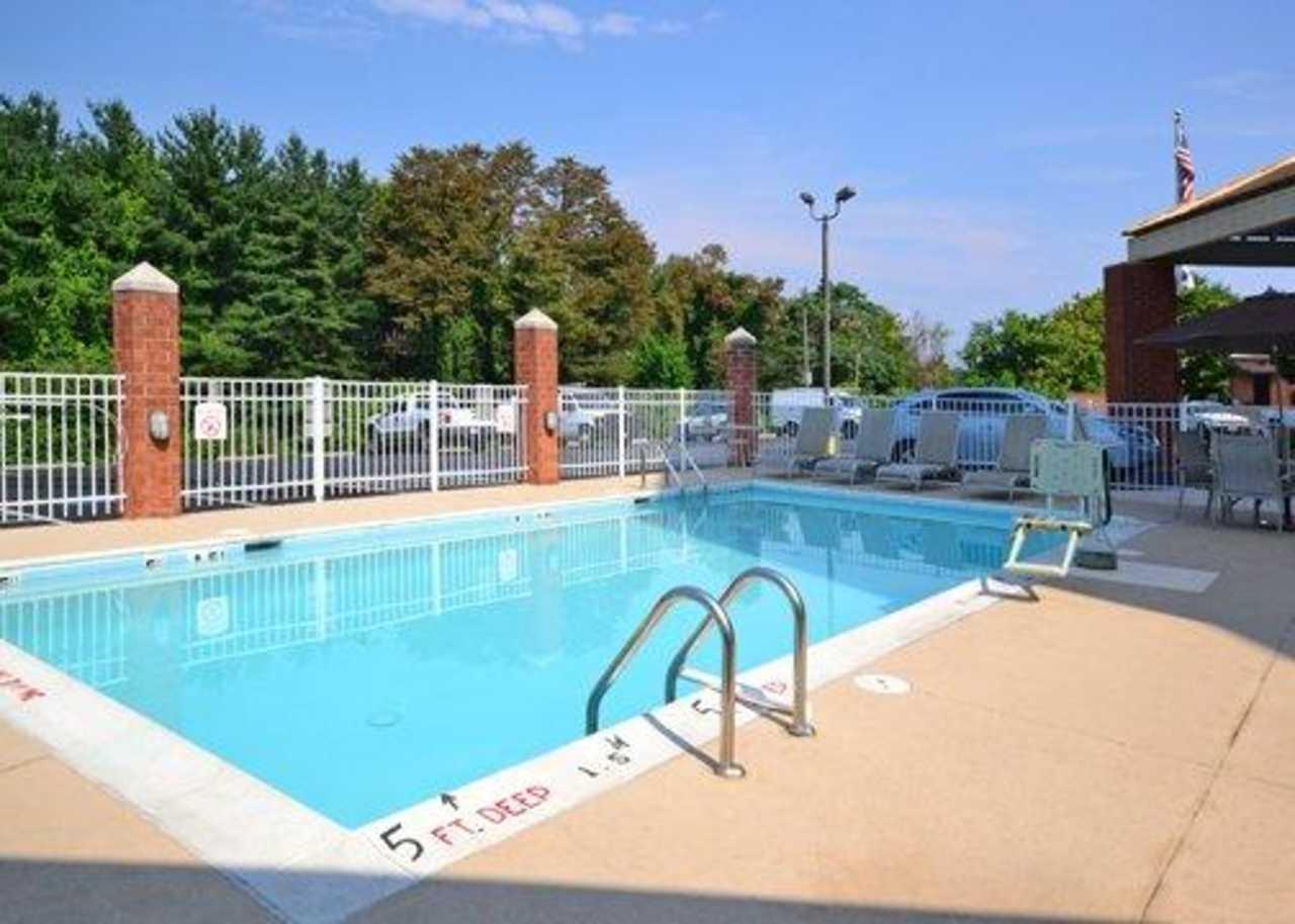 Vista Piscina Comfort Inn & Suites Staunton