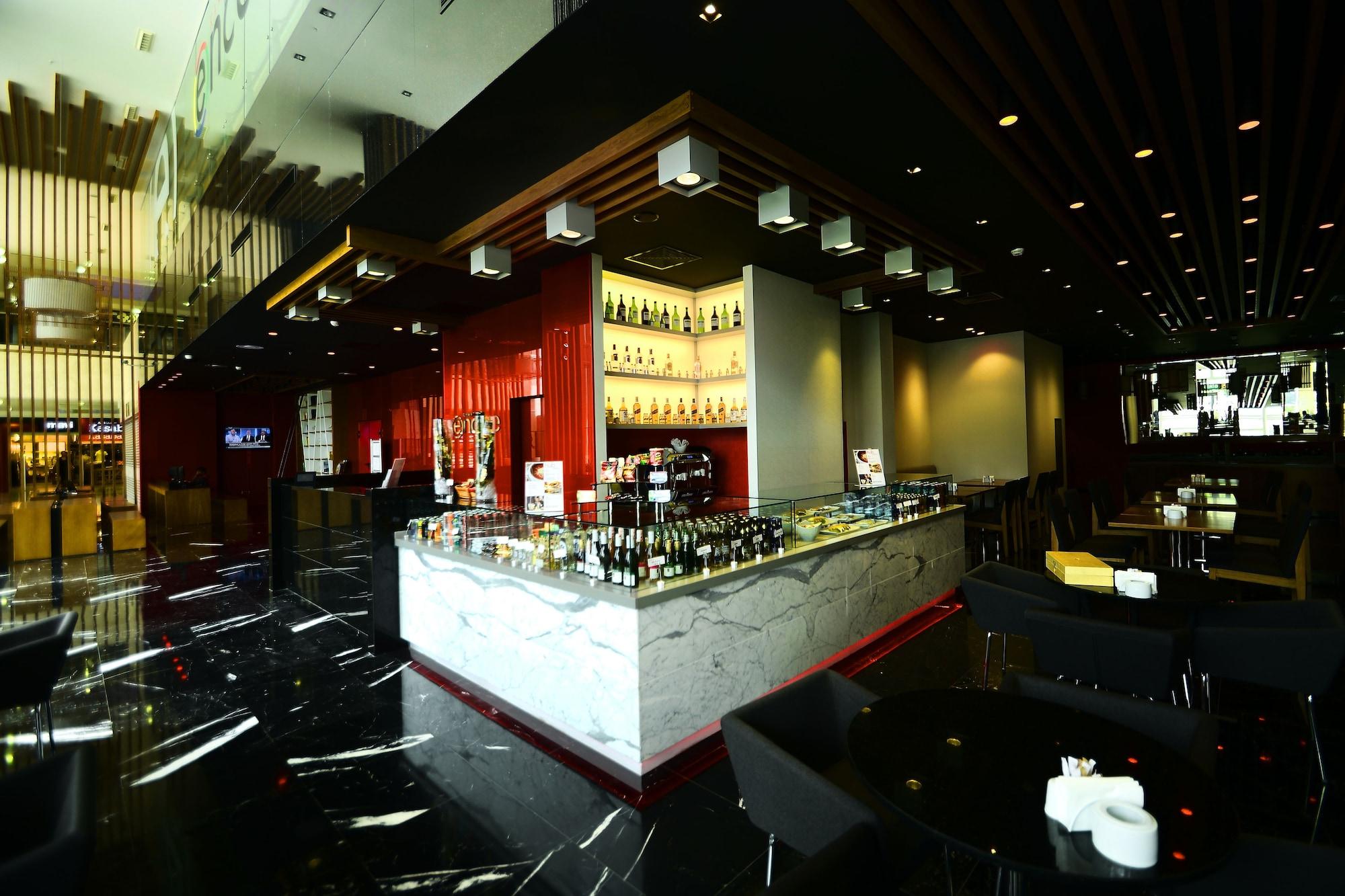 Bar/Salón Ramada Encore by Wyndham Izmir