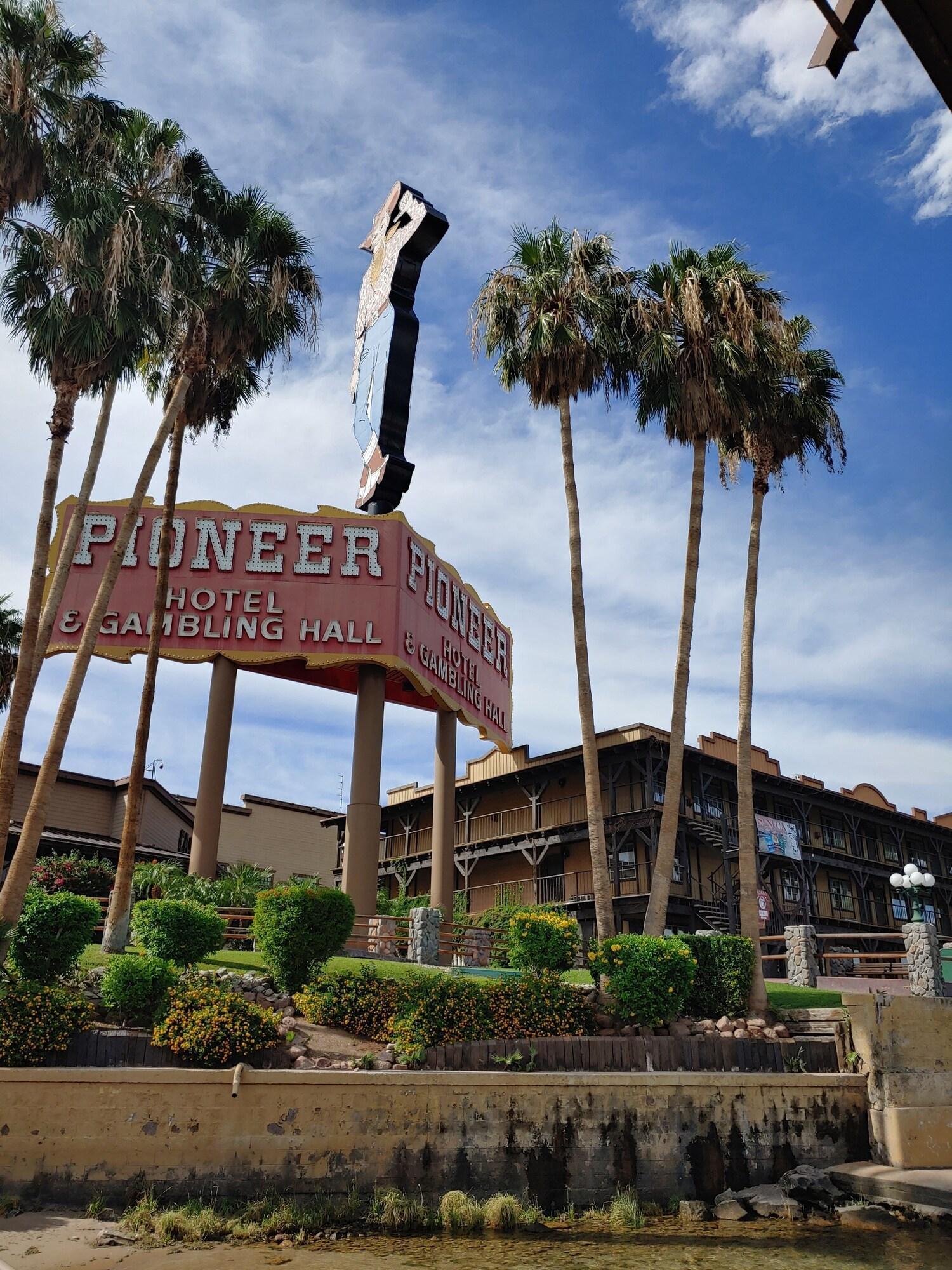 Vista Exterior Pioneer Hotel and Gambling Hall