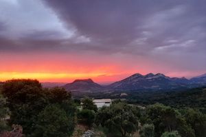 Alquiler Vacacional - House in a village overlooking the large site of France Conca d'Oru