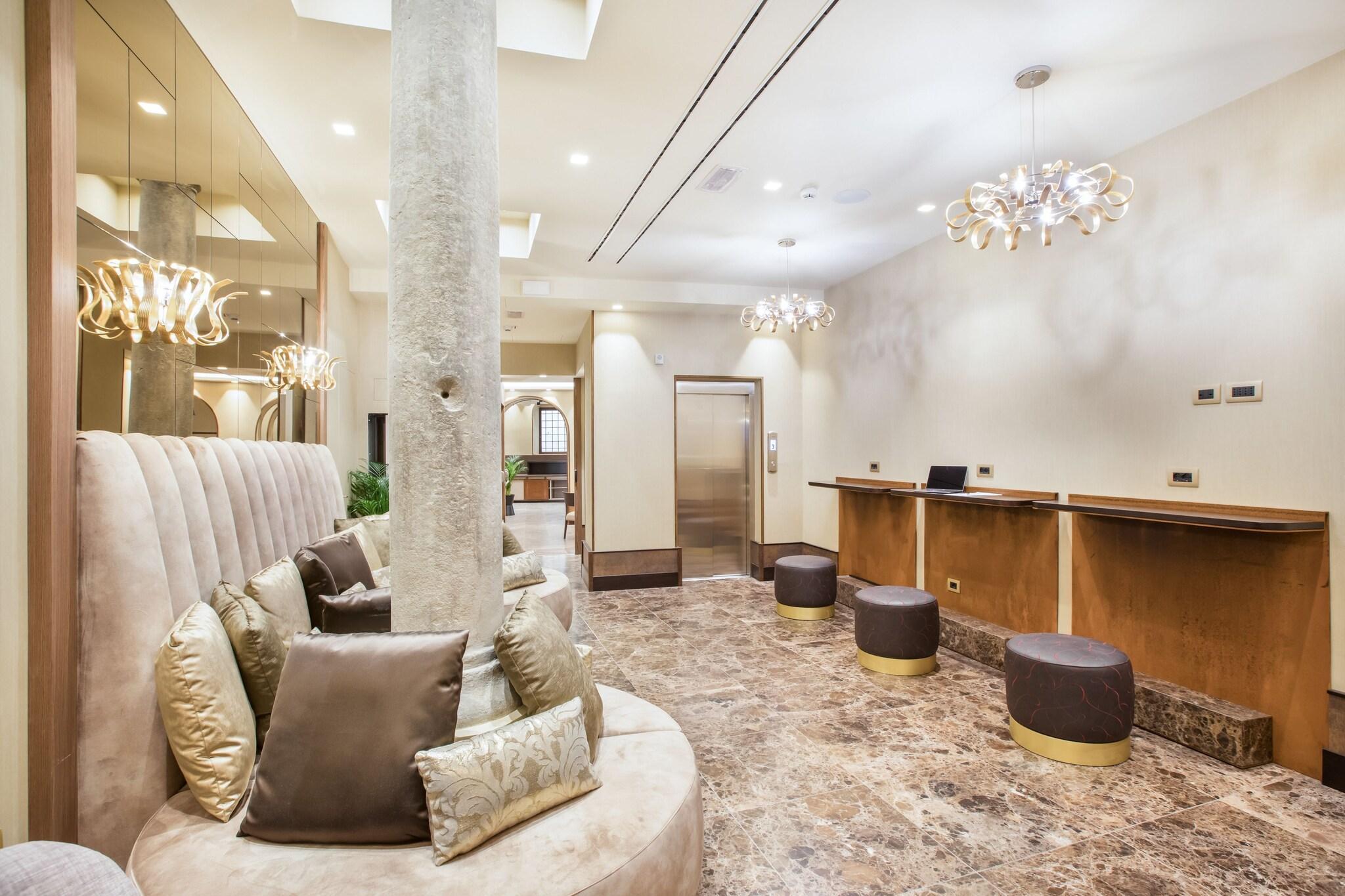 Vista Lobby Solo Experience Hotel