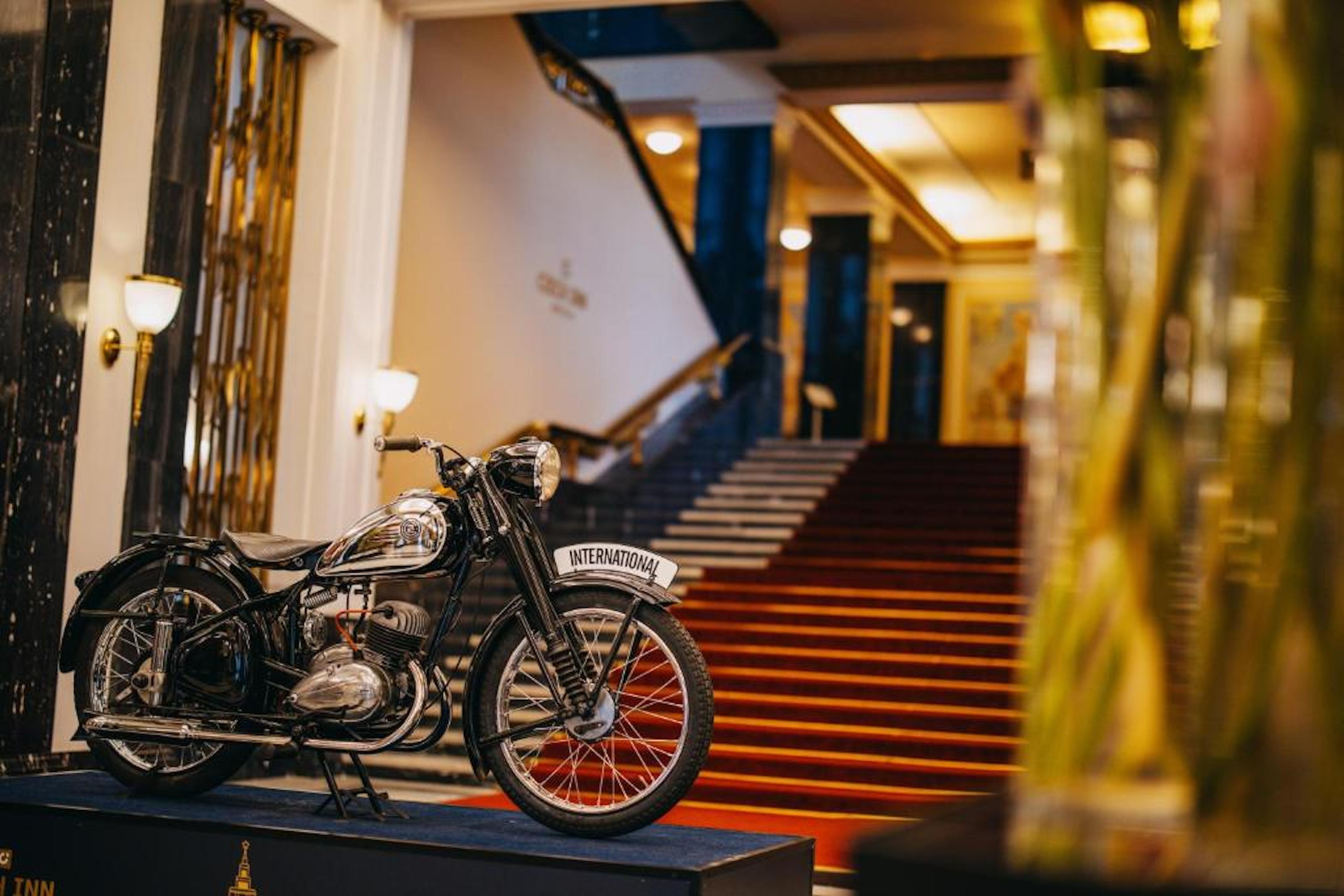 Vista Lobby Grand Hotel International