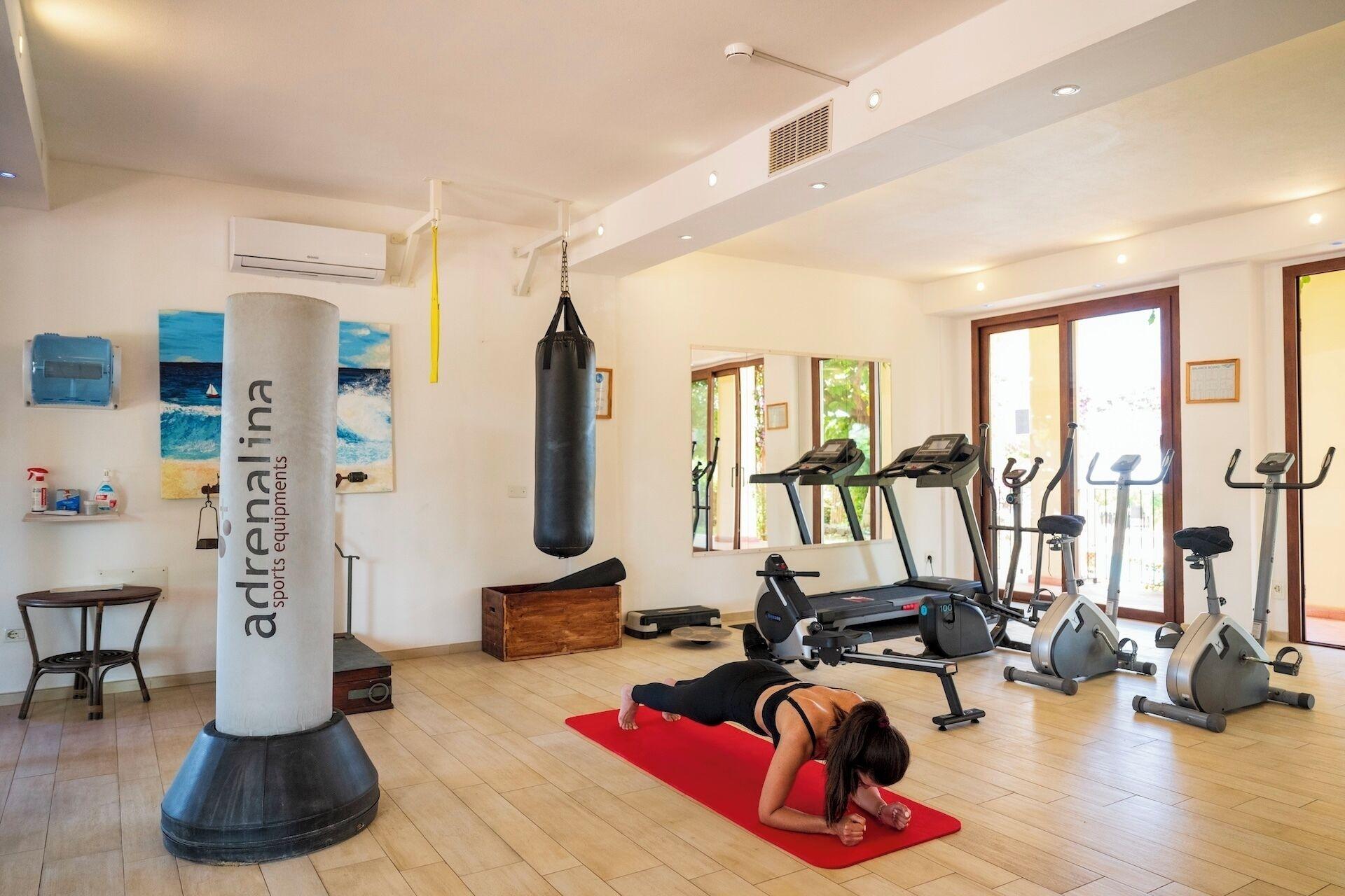 Gimnasio Aparthotel Domus De Janas Sul Mare